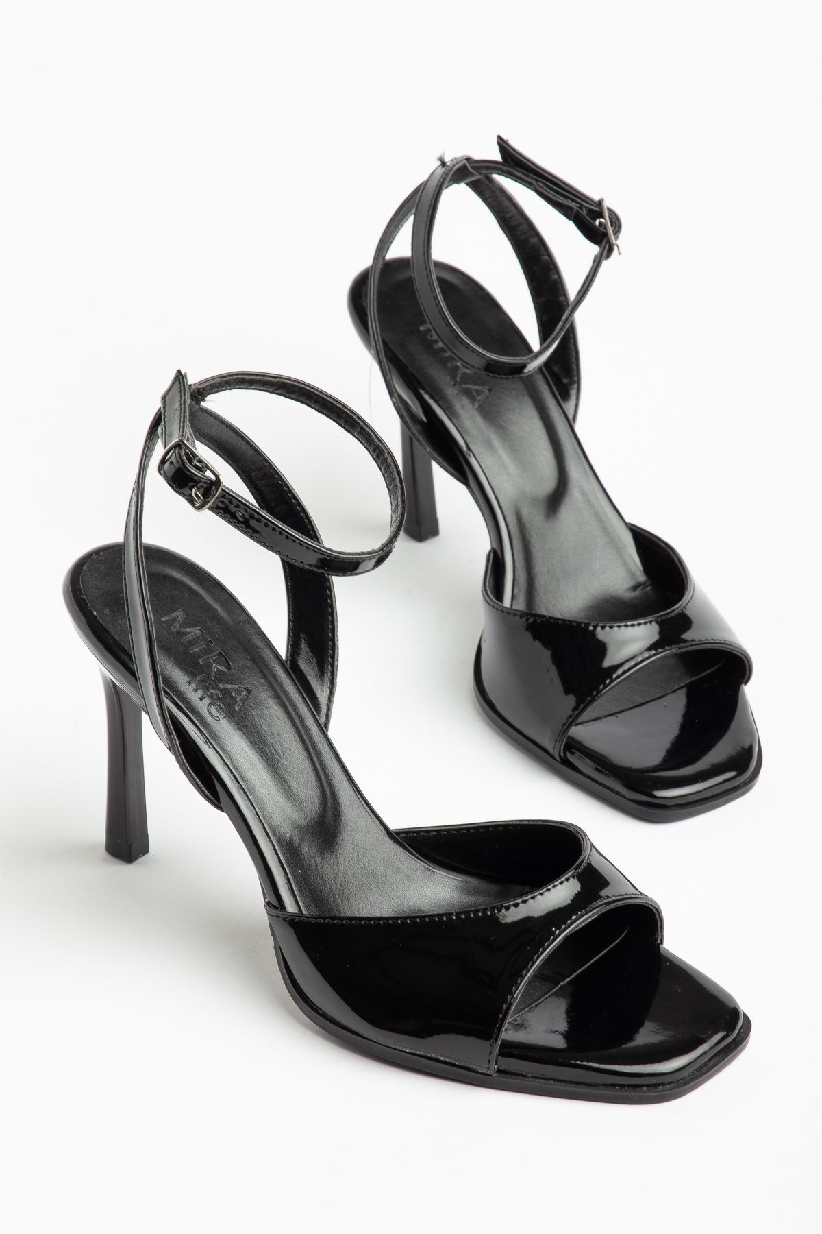 Leslieページ Hayalimdeki Ayakkabı Lesley Cross Strap Black Patent Leather