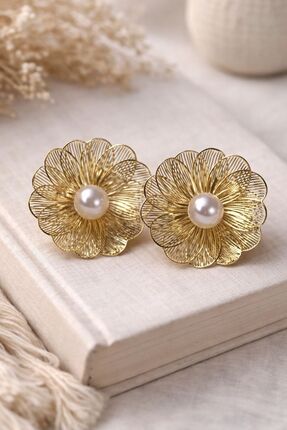Lumiva accessories İnci Detaylı Gold Çiçek Küpe - Zarif ve Şık Tasarım