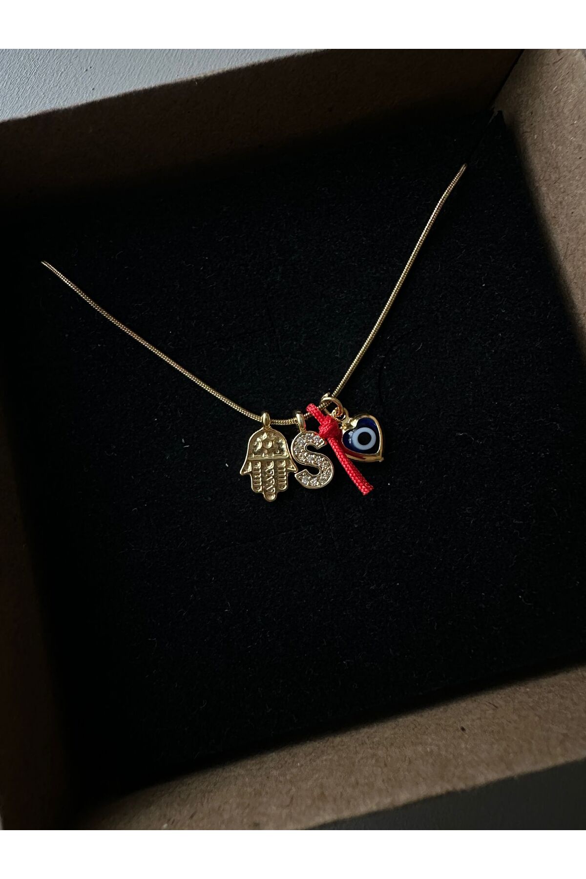 Hamsa Kalpli Nazar Boncuğu ve Taşlı Harf Charm Çelik Zincirli Kişiye Özel 45 cm Kadın Kolye - Detay Görseli 2
