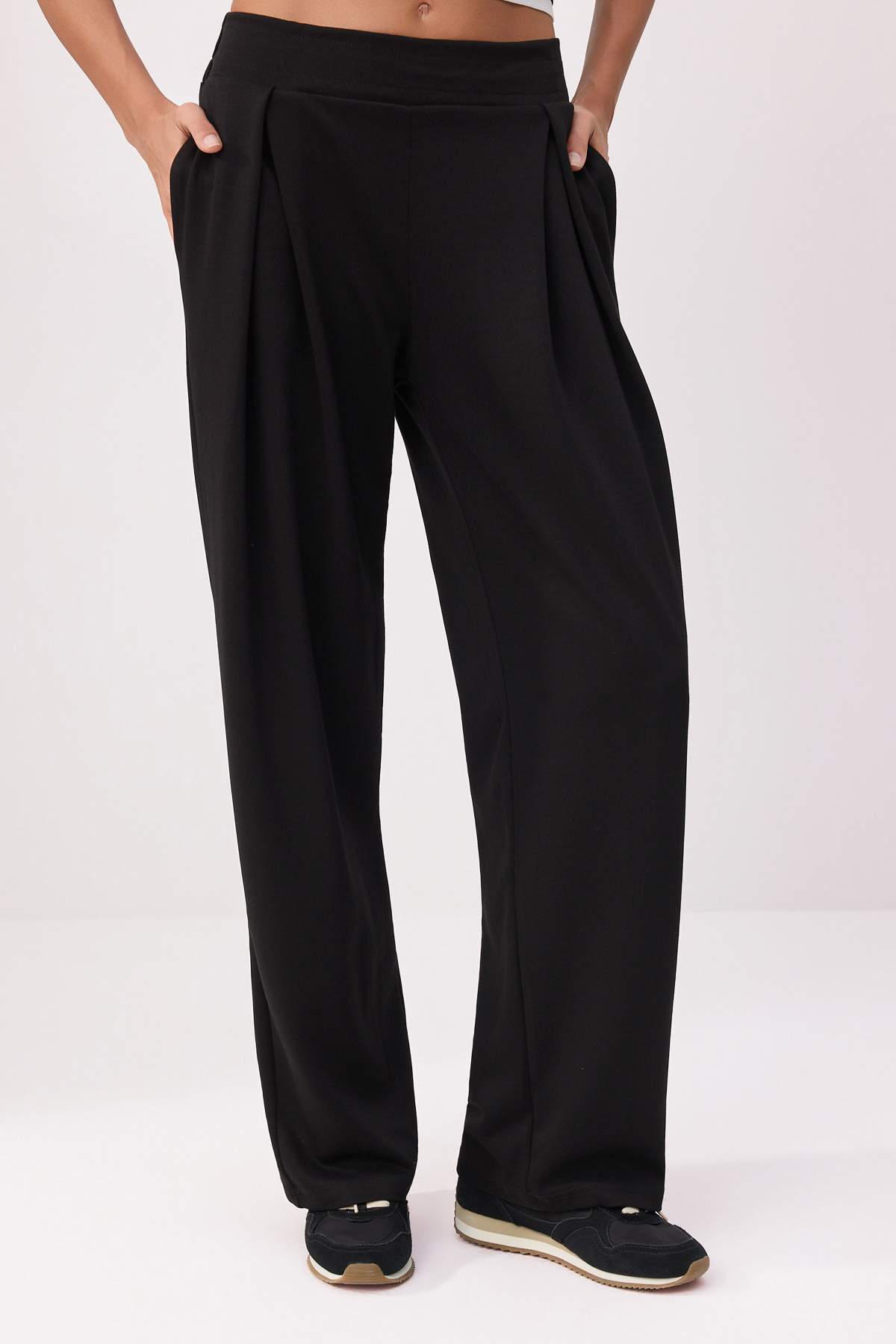 Trendyolmilla Siyah Wide Leg/Geniş Paça Büzgülü Normal Bel Soft Touch Örme Pantolon TWOSS26PL00139