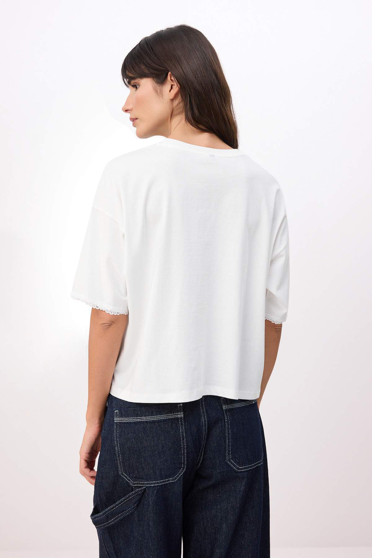 Trendyolmilla  Ekru Düz Boxy Bisiklet Yaka Düşük Kol Kısa %100 Pamuk Örme T-Shirt TWOSS26TS00170 - Görsel 4