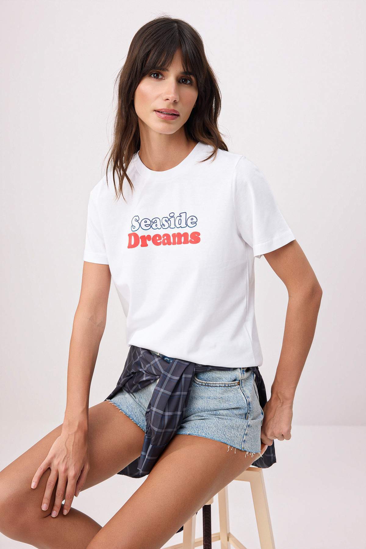 Trendyolmilla Ekru Slogan Regular/Normal Kalıp Düşük Kol Kısa Kollu %100 Pamuk Örme T-Shirt TWOSS26TS00178