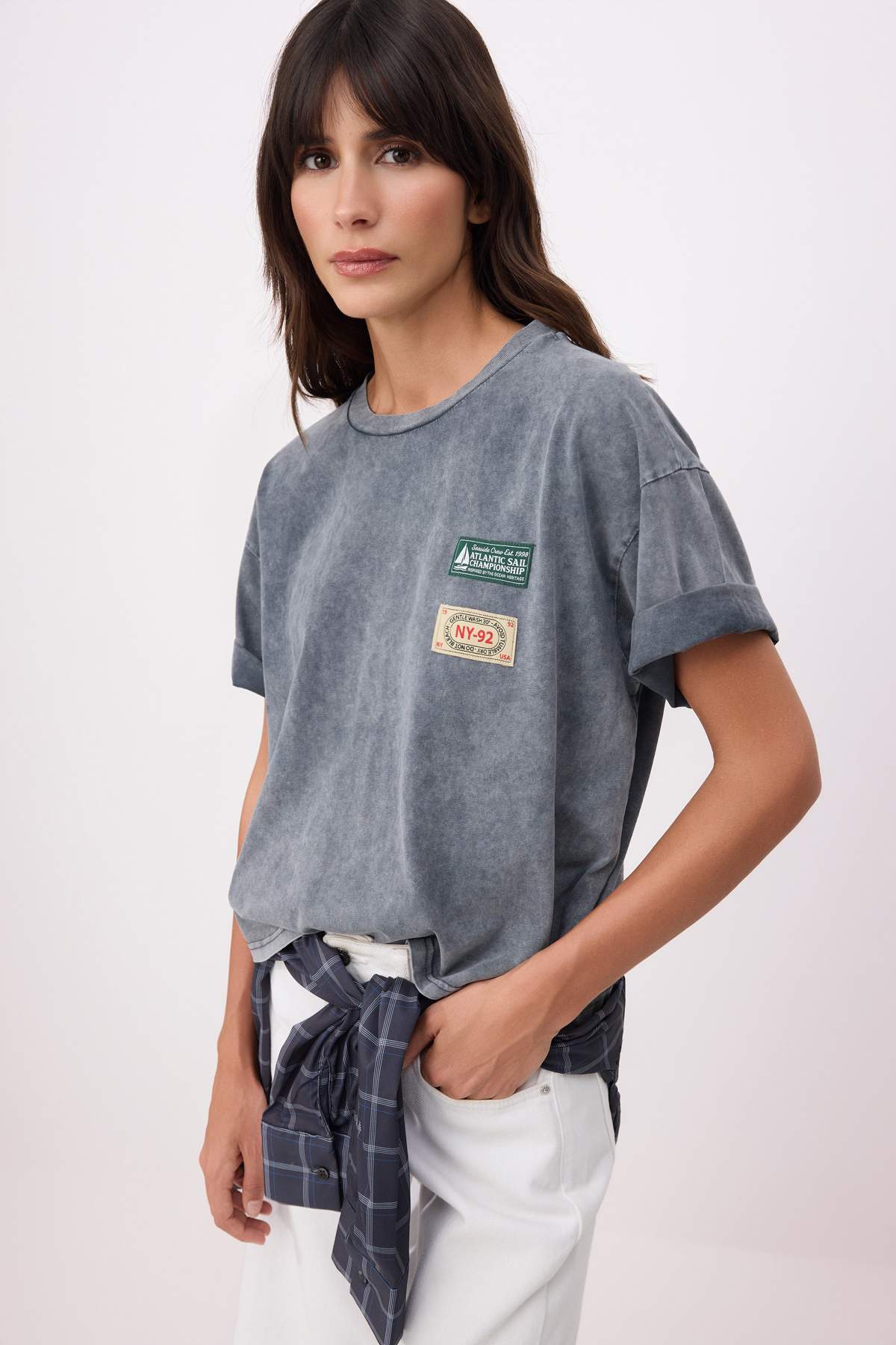 Trendyolmilla  Antrasit Oversize/Geniş Kalıp Eskitme/Soluk Efektli Tok %100 Pamuk Örme T-Shirt TWOSS26TS00088