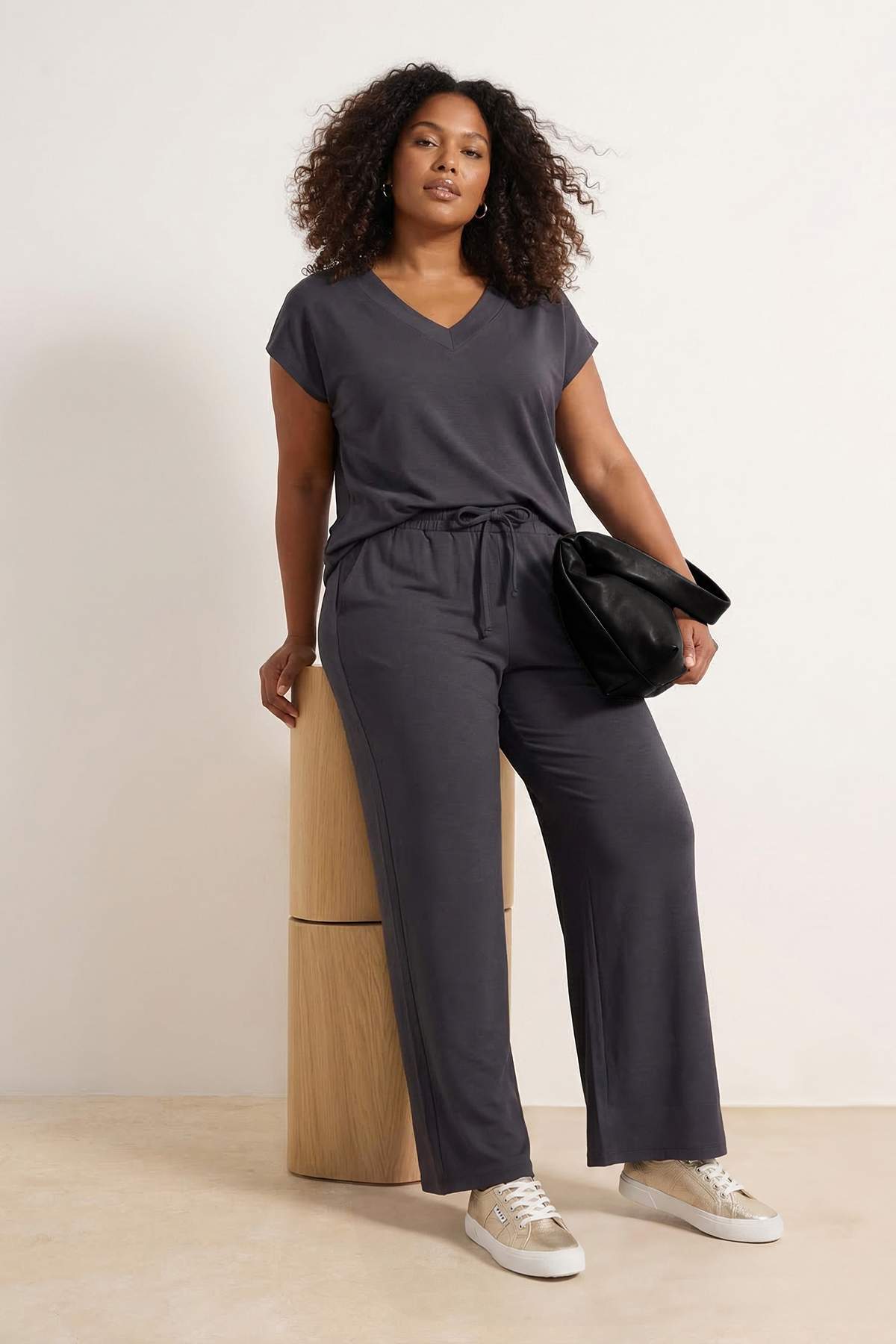 Trendyol Curve Антрацит V-подібний комір Oversize/Широкий крій Зручний велики...