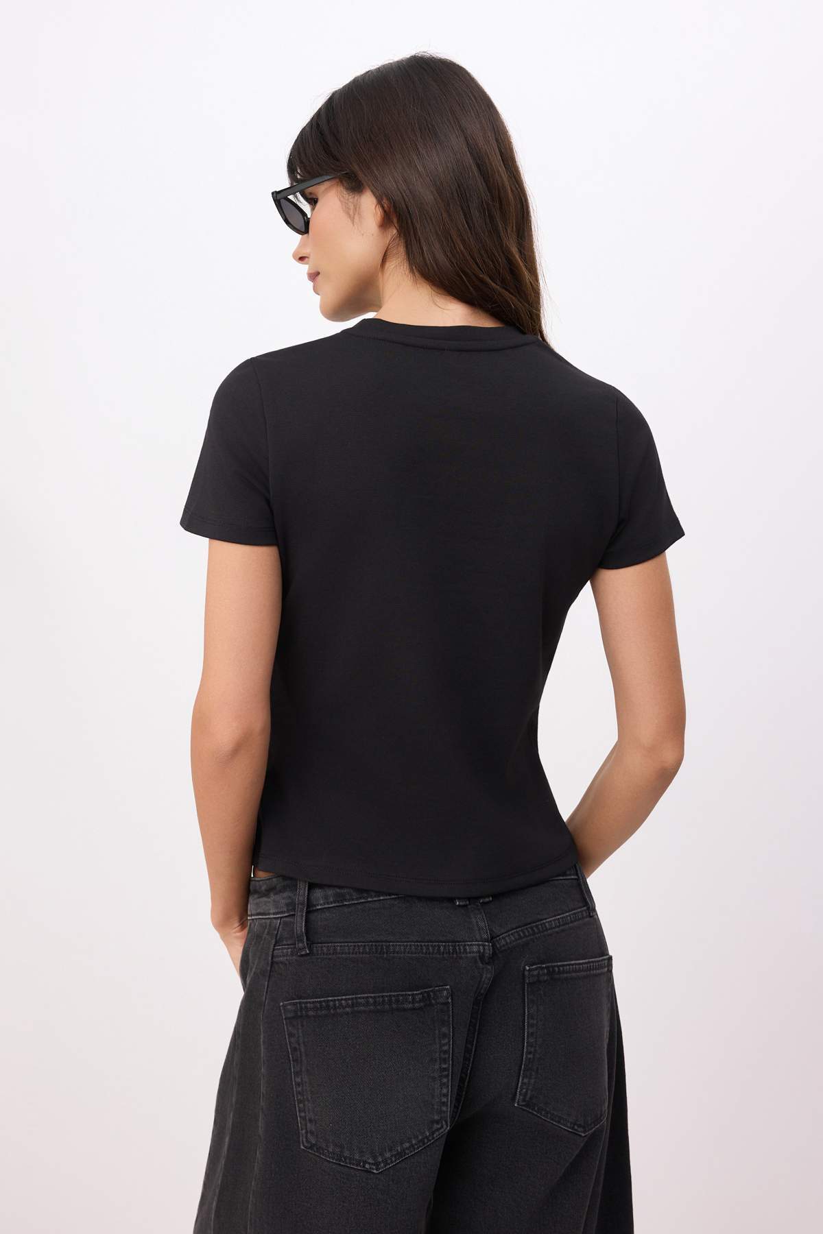 Trendyolmilla  Siyah Slogan Fitted/Vücuda Oturan Kısa Kollu Pamuk Ribana Örme T-Shirt TWOSS26TS00129 - Görsel 4