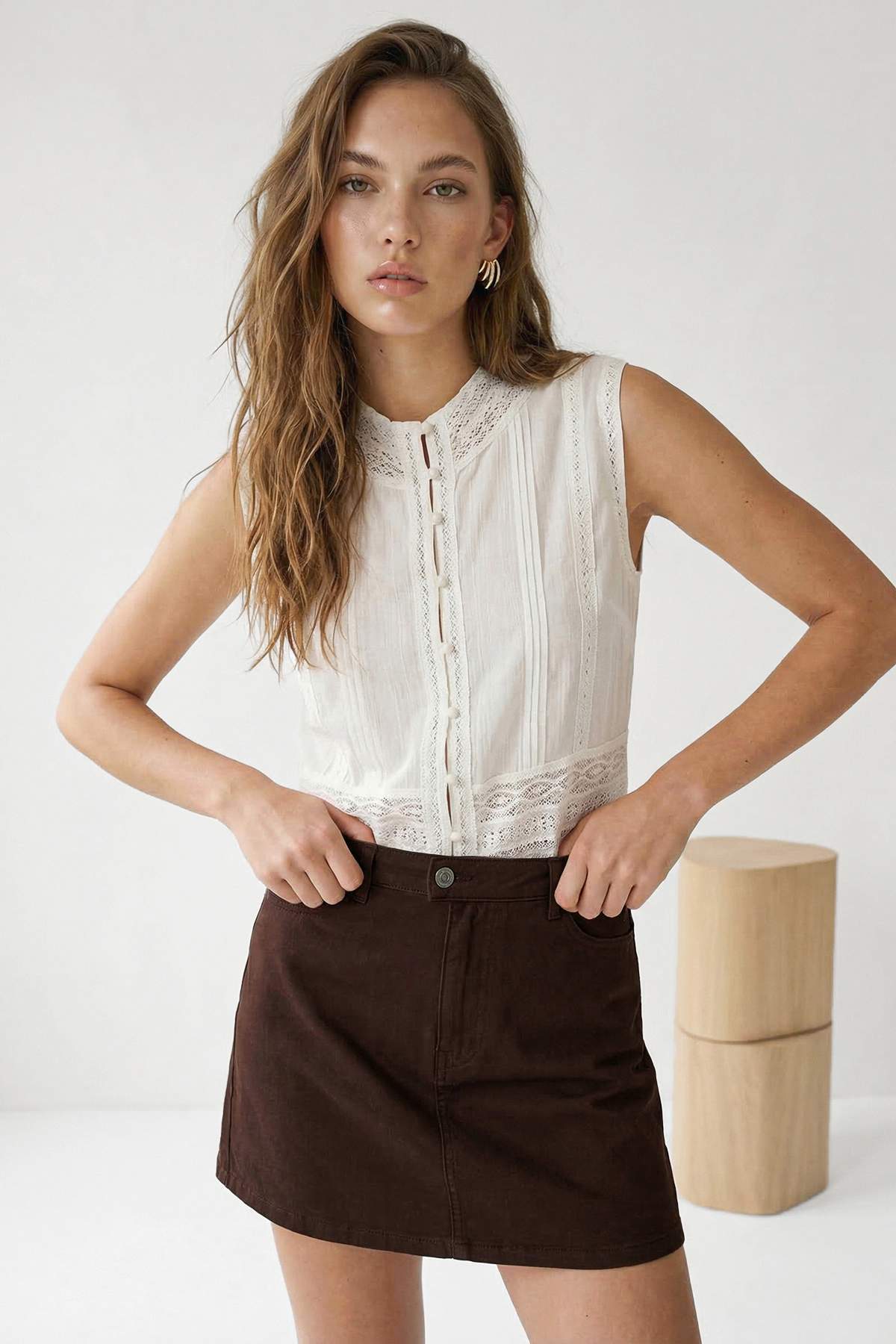 Trendyolmilla  Kahverengi Yüksek Bel Mini Denim Şort Etek TWOSS25SR00079 - Görsel 3