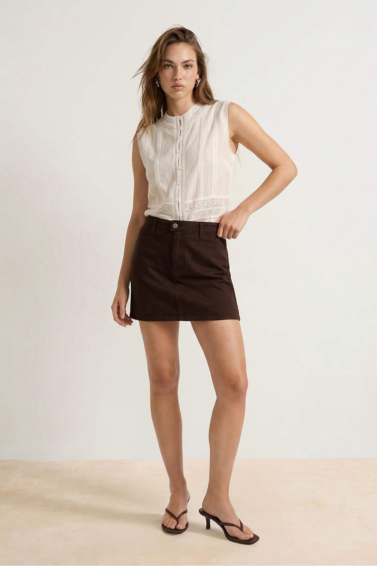 Trendyolmilla  Kahverengi Yüksek Bel Mini Denim Şort Etek TWOSS25SR00079 - Görsel 2