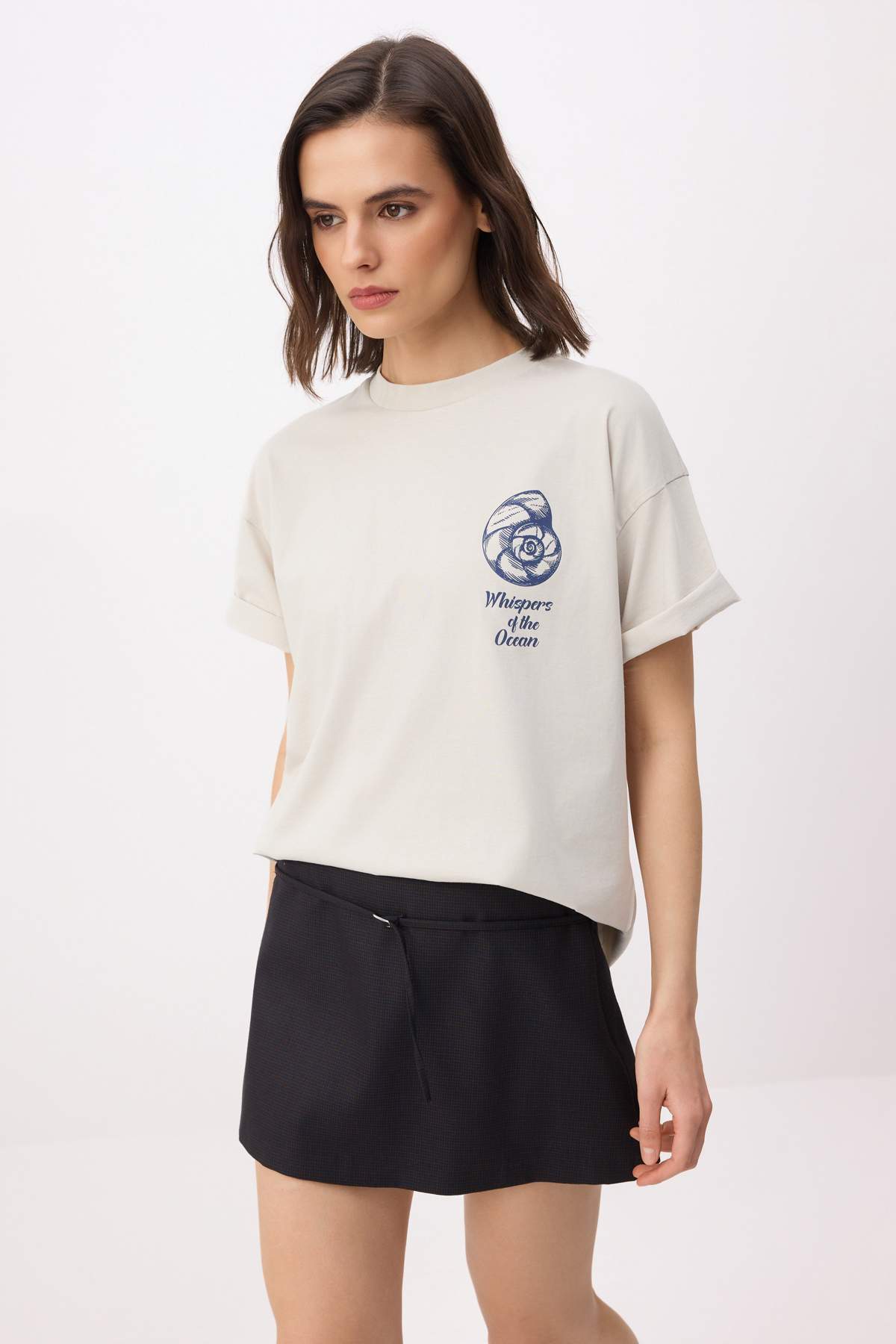 Trendyolmilla  Taş Baskılı Oversize/Geniş Kalıp Düşük Kol Kısa Kollu %100 Pamuk Örme T-Shirt TWOSS26TS00177