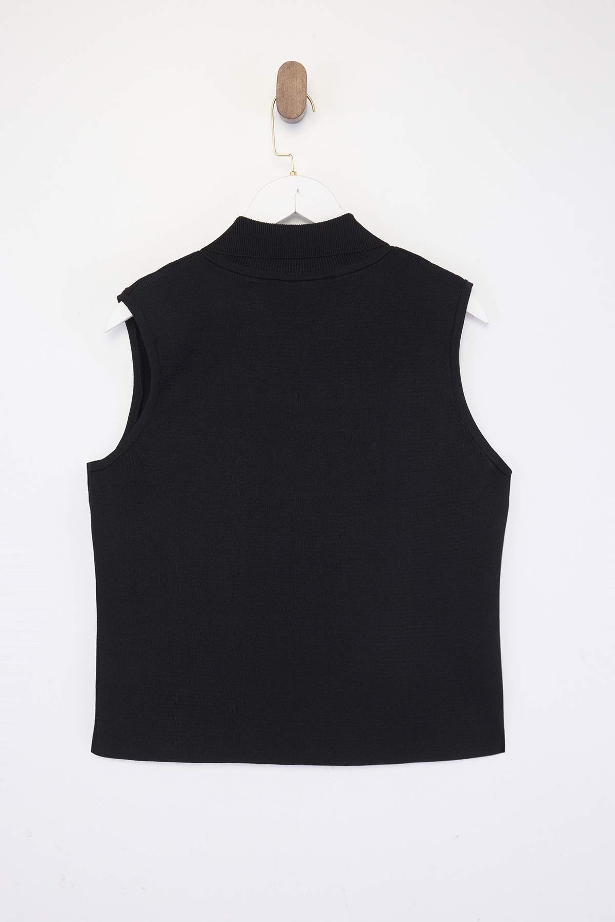 trendyol-curve-womens-flat-sleeveless-fitted