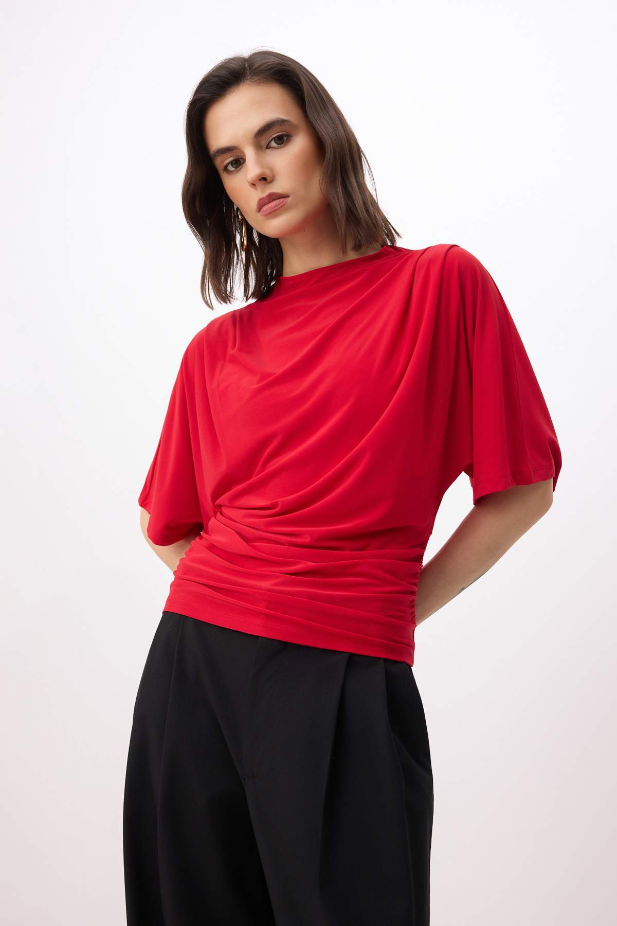 Trendyolmilla Kırmızı Fitted/Vücuda Oturan Kayık Yaka Yarasa Kol Kısa Kollu Esnek Örme Bluz TWOSS26BZ00020