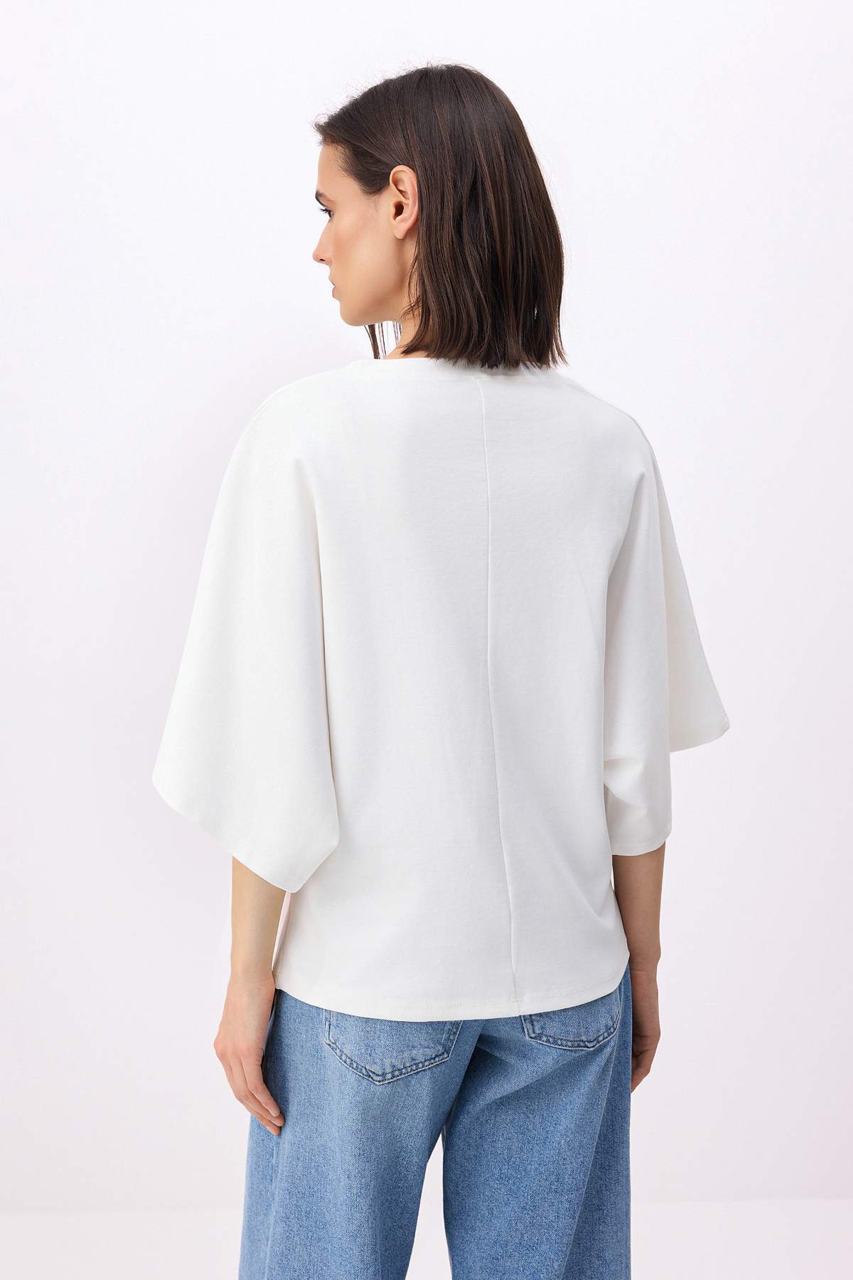 Trendyolmilla  Ekru Oversize/Geniş Kalıp Düşük Kol Kısa Kollu Soft Touch Örme T-shirt TWOSS26TS00221 - Görsel 4