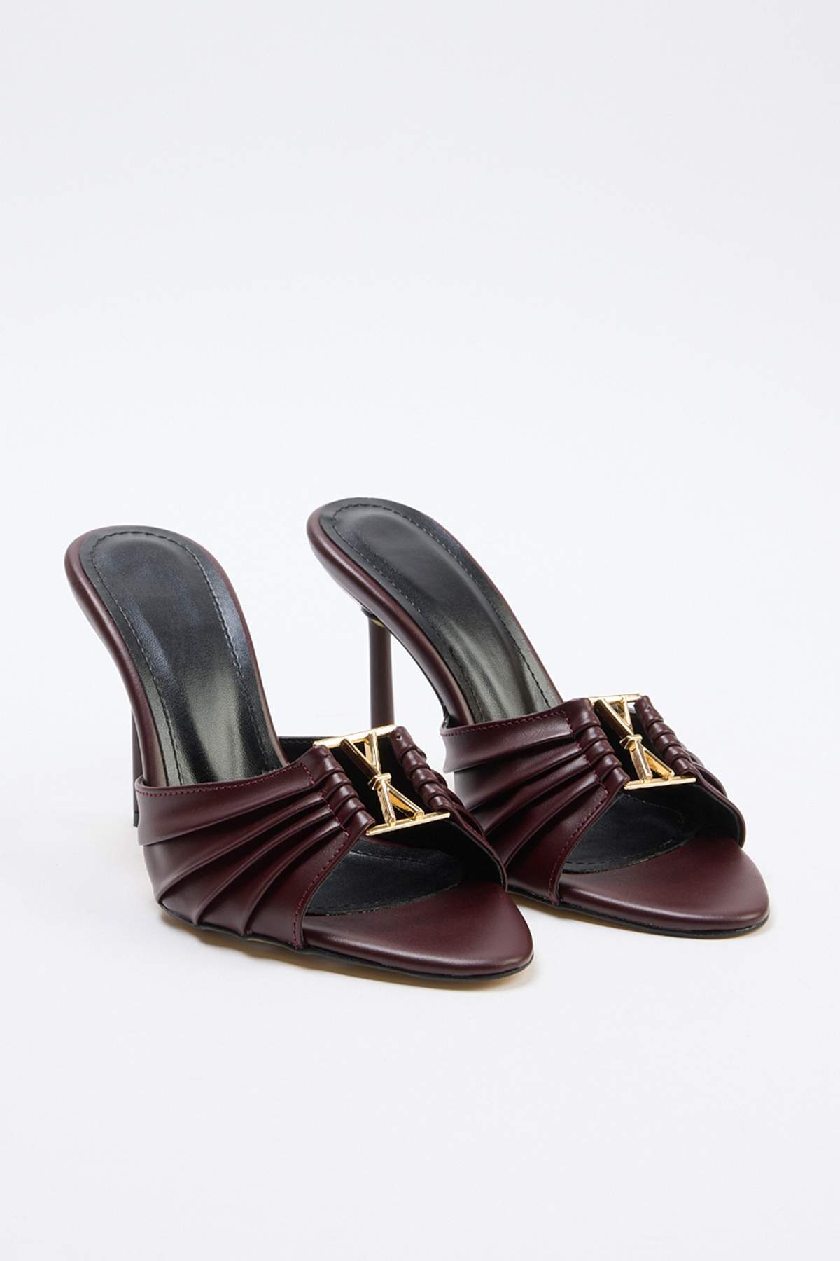 TRENDYOL SHOES Burgunderrote 9 cm Premium-Damenschuhe mit klassischem Absatz ...