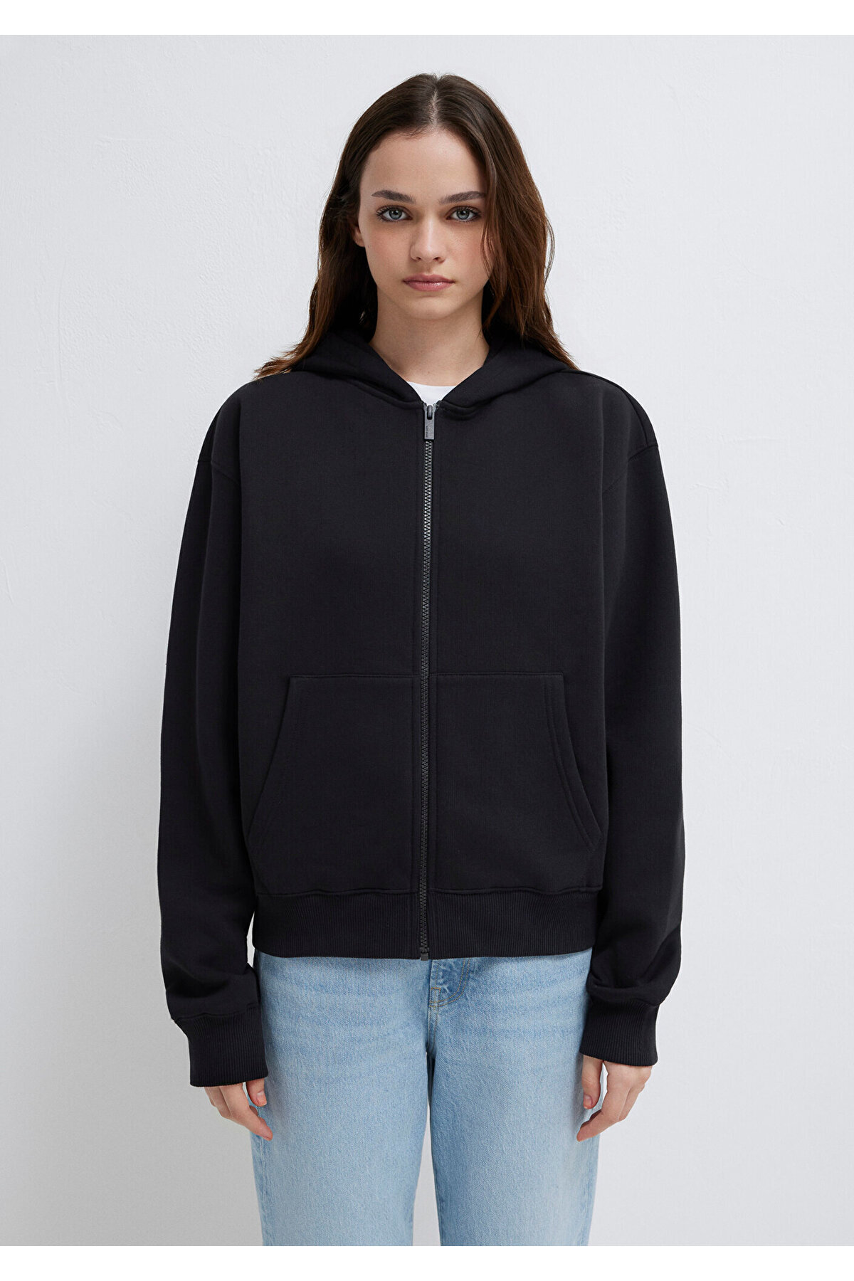 Mavi  Logo Nakış Detaylı Kapüşonlu Siyah Sweatshirt 1S10532-900 - Görsel 4