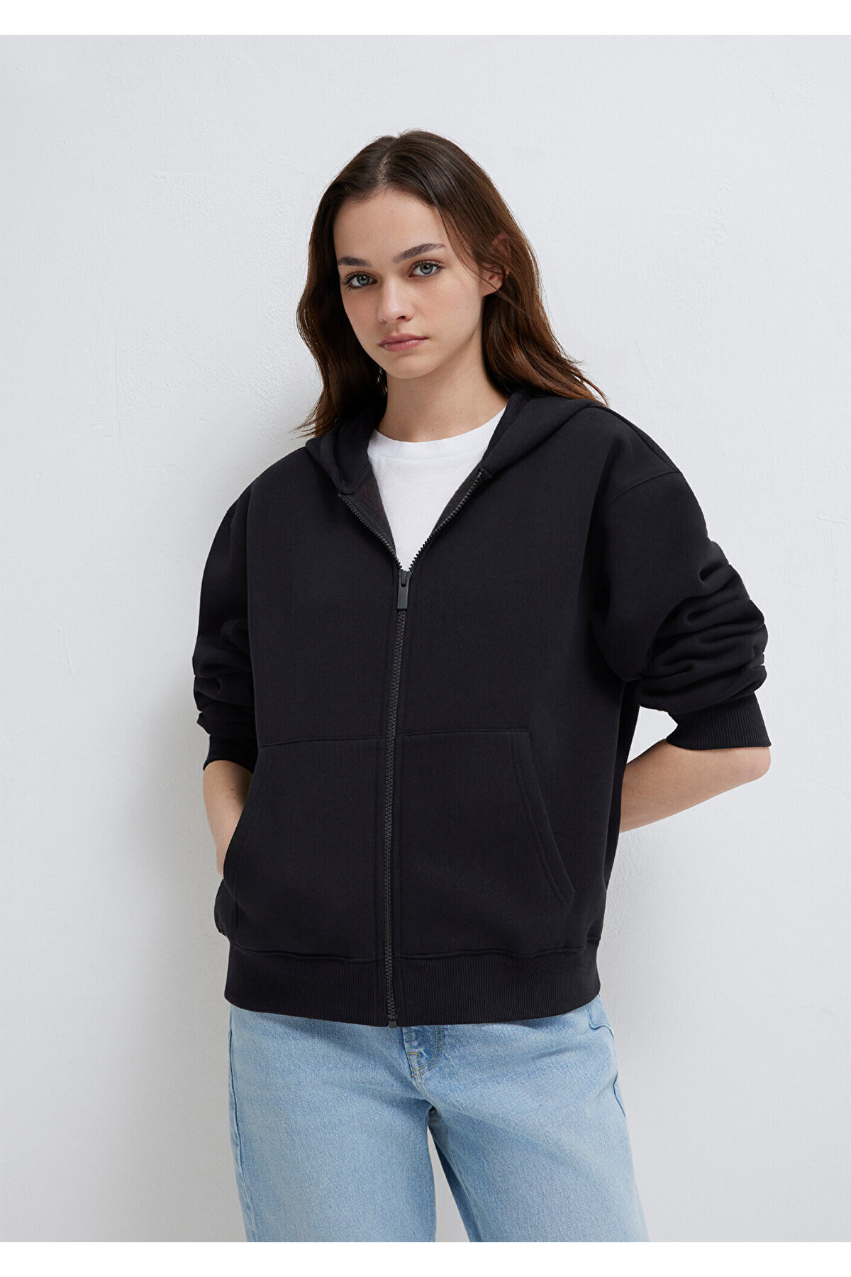 Mavi  Logo Nakış Detaylı Kapüşonlu Siyah Sweatshirt 1S10532-900 - Görsel 2