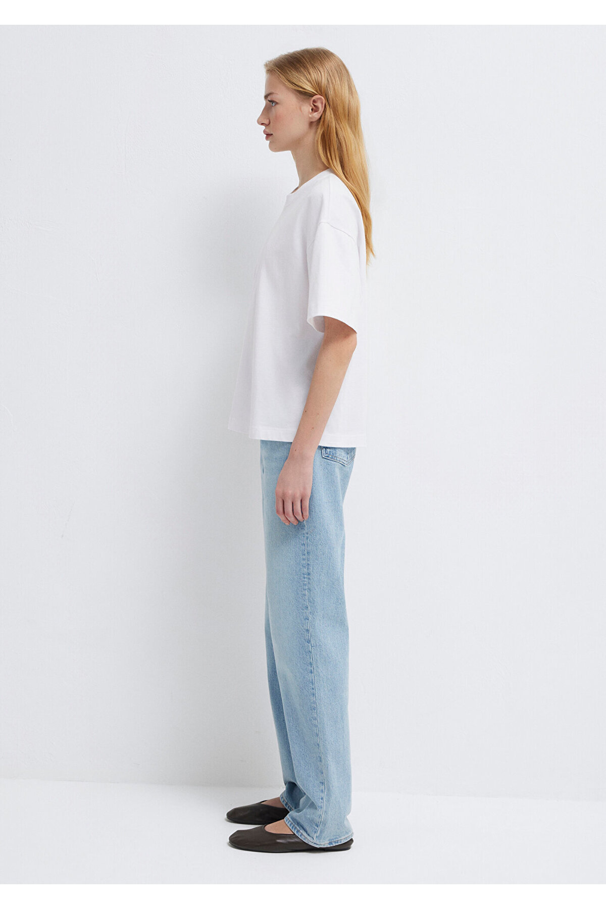 Mavi  M Logo Baskılı Beyaz Tişört Loose Fit / Bol Rahat Kesim 1613225-620 - Görsel 5