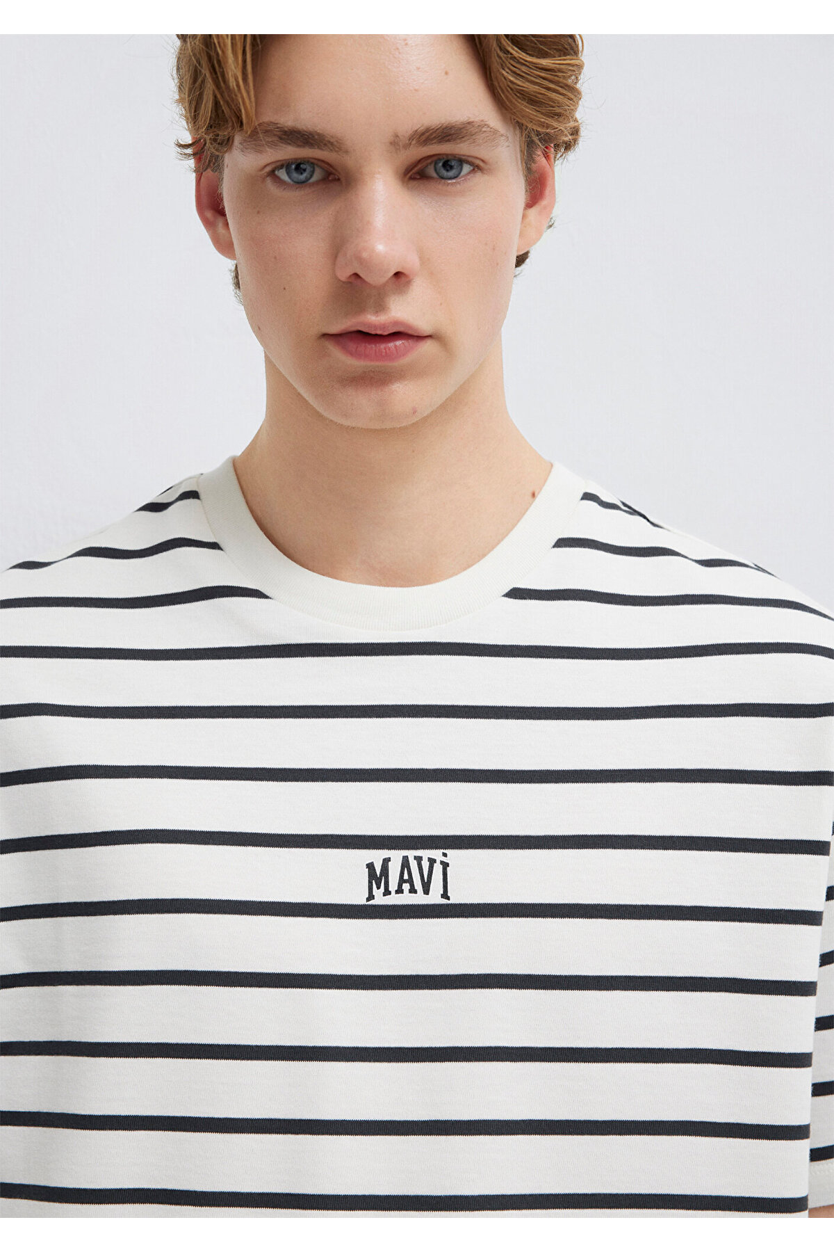 Mavi  Logo Baskılı Çizgili Beyaz Tişört Loose Fit / Bol Rahat Kesim 0612420-86678 - Görsel 6