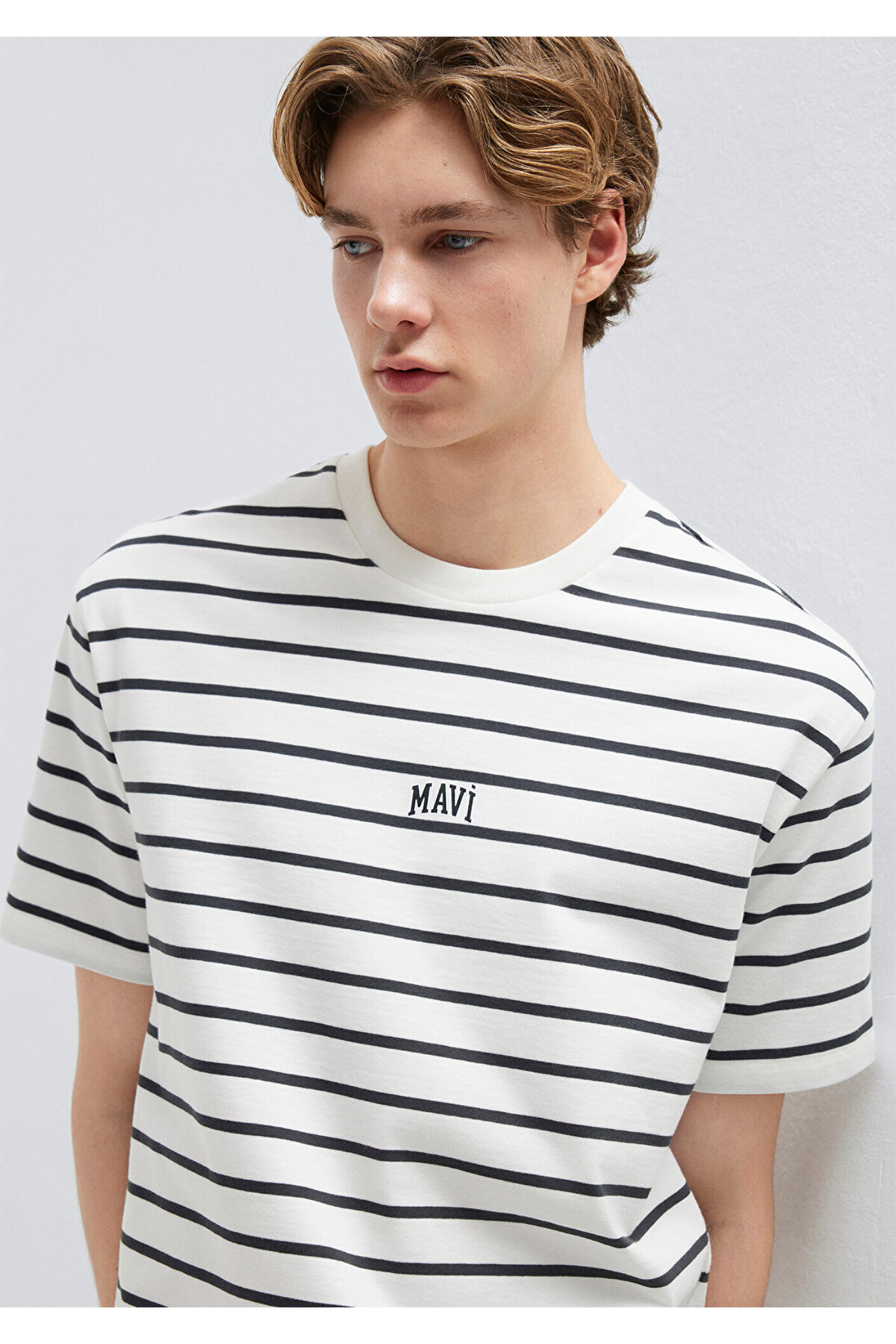 Mavi  Logo Baskılı Çizgili Beyaz Tişört Loose Fit / Bol Rahat Kesim 0612420-86678 - Görsel 2