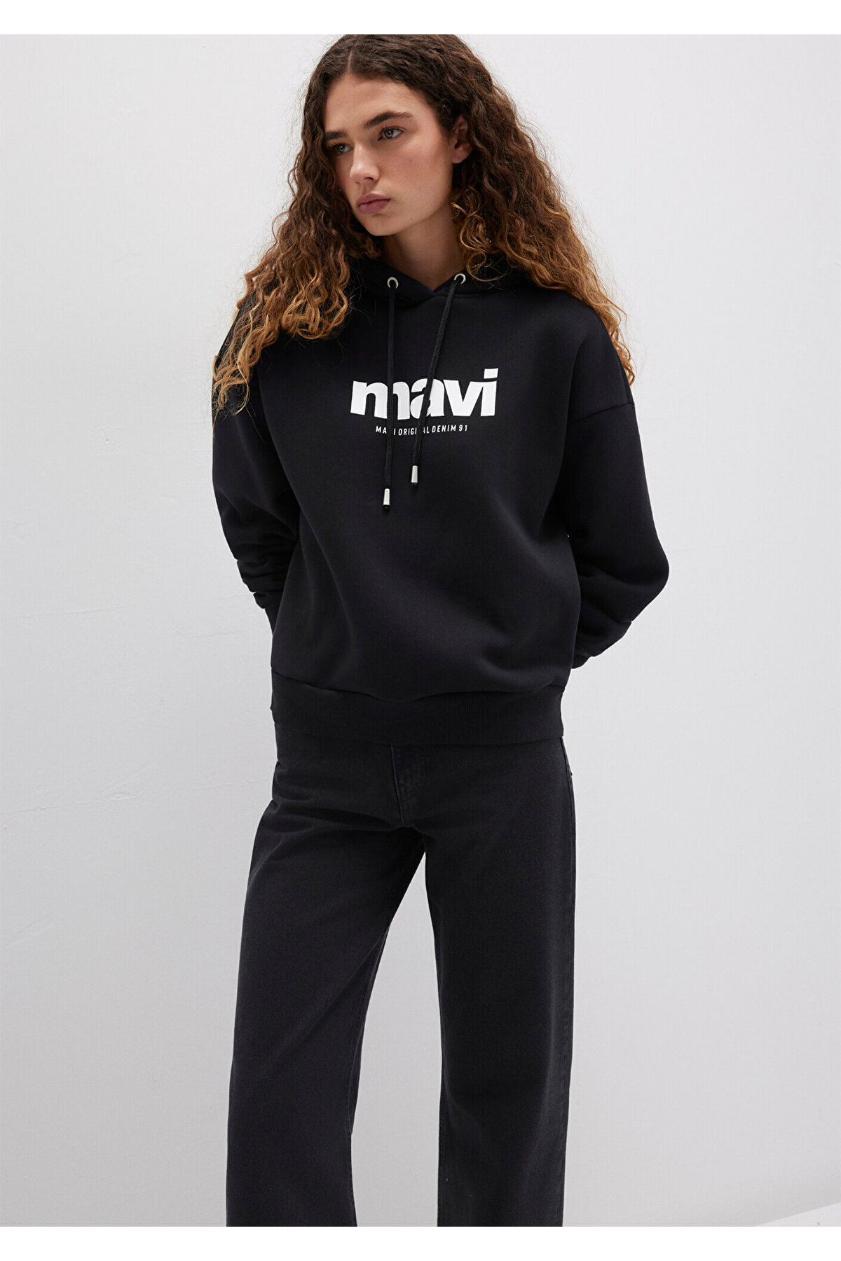 Mavi  Logo Baskılı Kapüşonlu Siyah Sweatshirt 168334-900 - Görsel 3