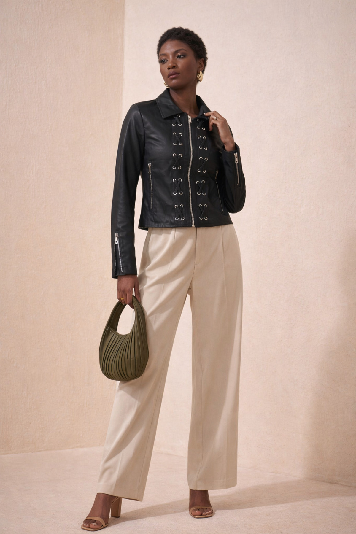 Lijuri  Siyah Önü Dikiş Detaylı Crop Deri Ceket 7108 - Görsel 2