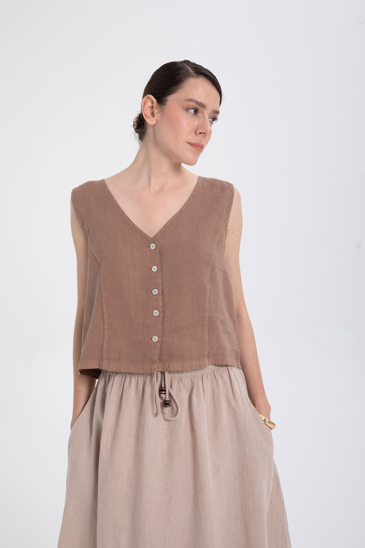 V-Neck Linen Buttoned Vest Brown