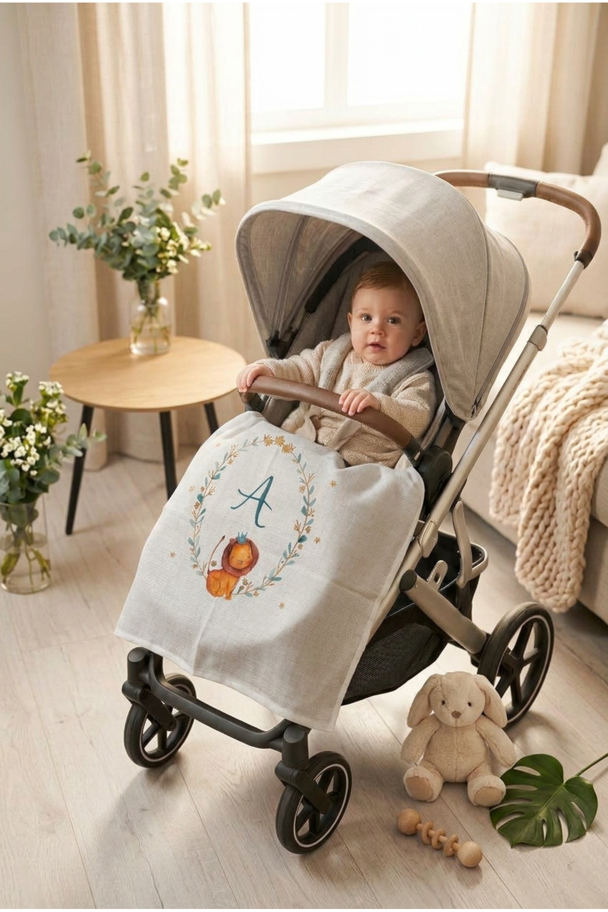 bebeqon Müslin Bebek Puset Örtüsü A Harfli Aslan Figürlü Beyaz 70x110 cm fotoğrafı 3 (önizleme)