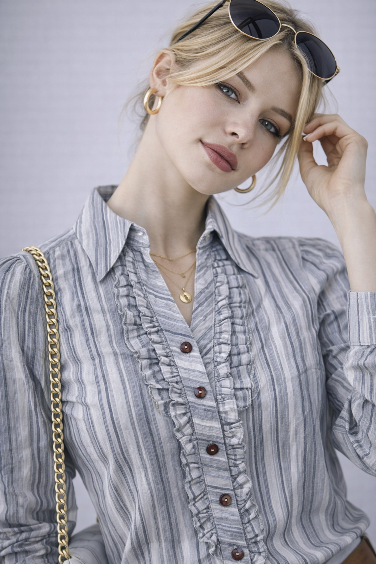 VALERIA  Çizgili Fırfır Detaylı Kadın Gömlek - Şık ve modern tasarım - Görsel 2