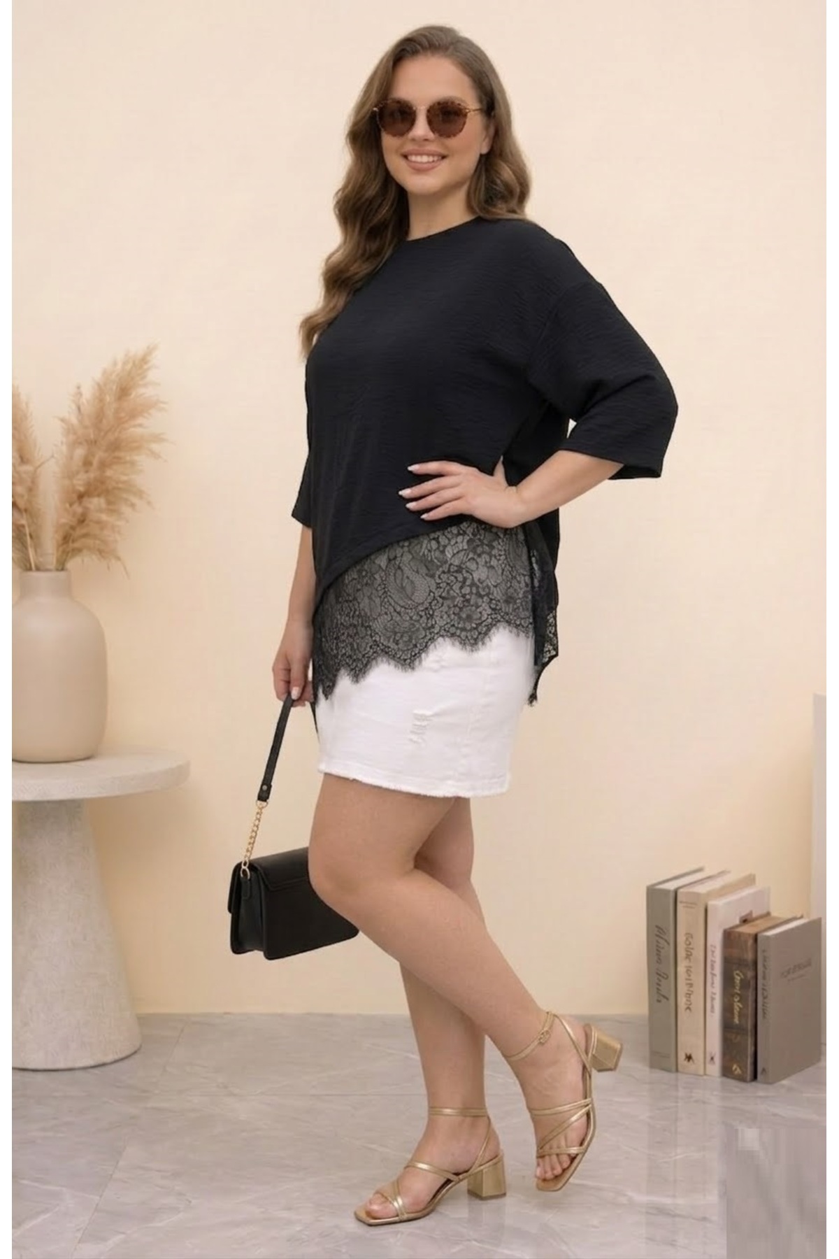 Butik Nilyam  Kadın Büyük Beden Bisiklet Yaka Kısa Kol Yumuşak Modal Kumaş Çapraz Dantel Detaylı Esnek Bluz 26200 - Görsel 4