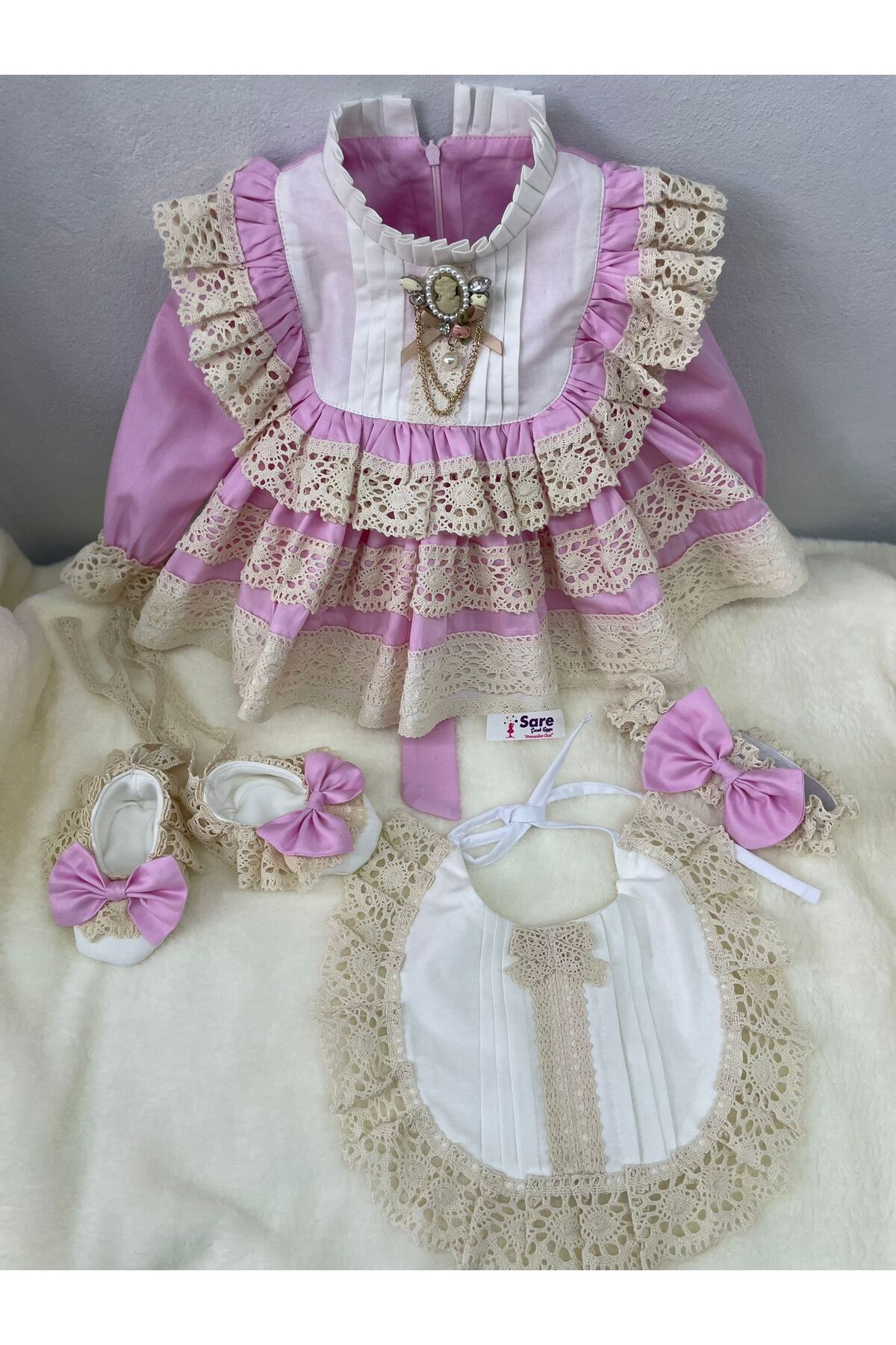 Sare Çocuk Giyim Kız Bebek Elbise Mevlüt Seti Pembe 5 Parça Ayakkabı Toka ve Önlük Takımı (%100 Pamuk) fotoğrafı 3 (önizleme)