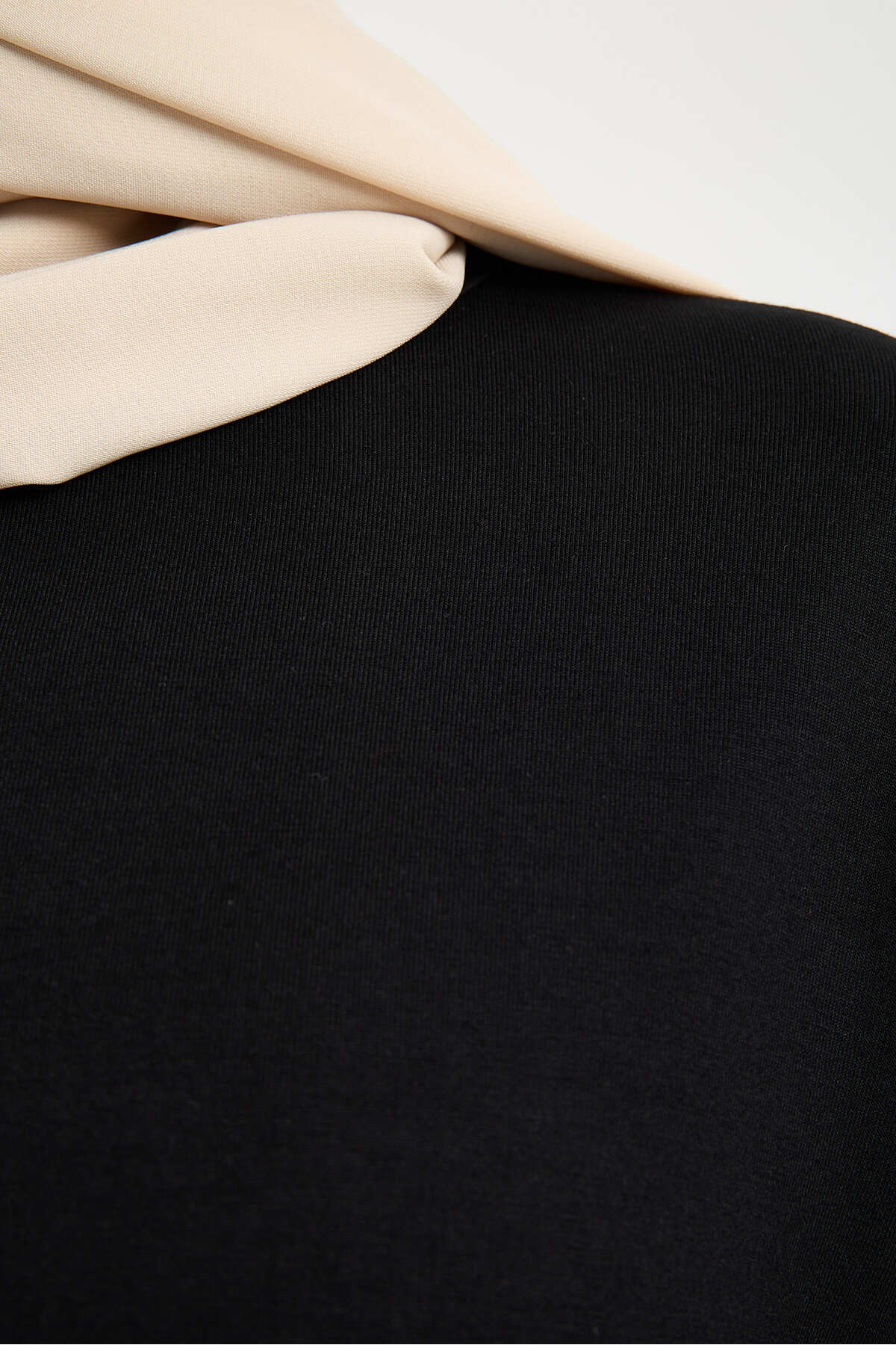 Kadın Premium Modal Kumaş Oversize Tunik – Yumuşak Dokulu Rahat Kesim Günlük Tesettür Üst - Siyah