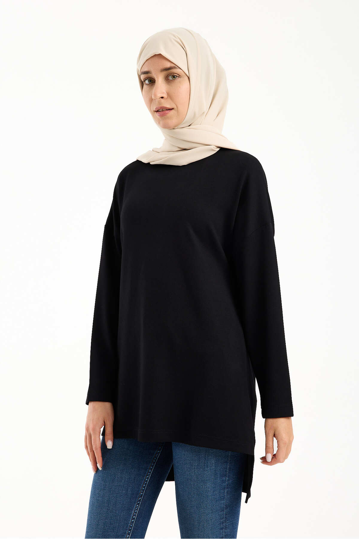 Kadın Premium Modal Kumaş Oversize Tunik – Yumuşak Dokulu Rahat Kesim Günlük Tesettür Üst - Siyah