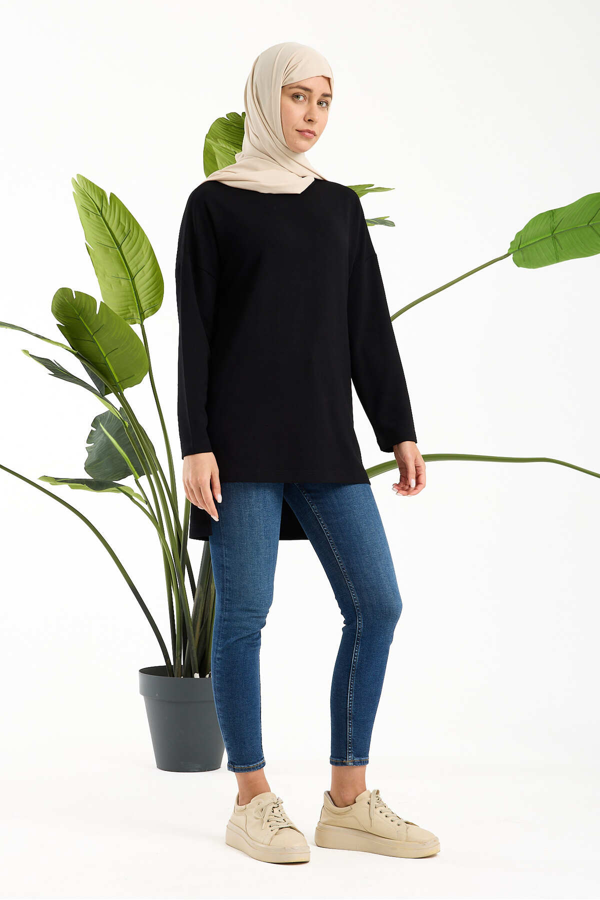 Kadın Premium Modal Kumaş Oversize Tunik – Yumuşak Dokulu Rahat Kesim Günlük Tesettür Üst - Siyah