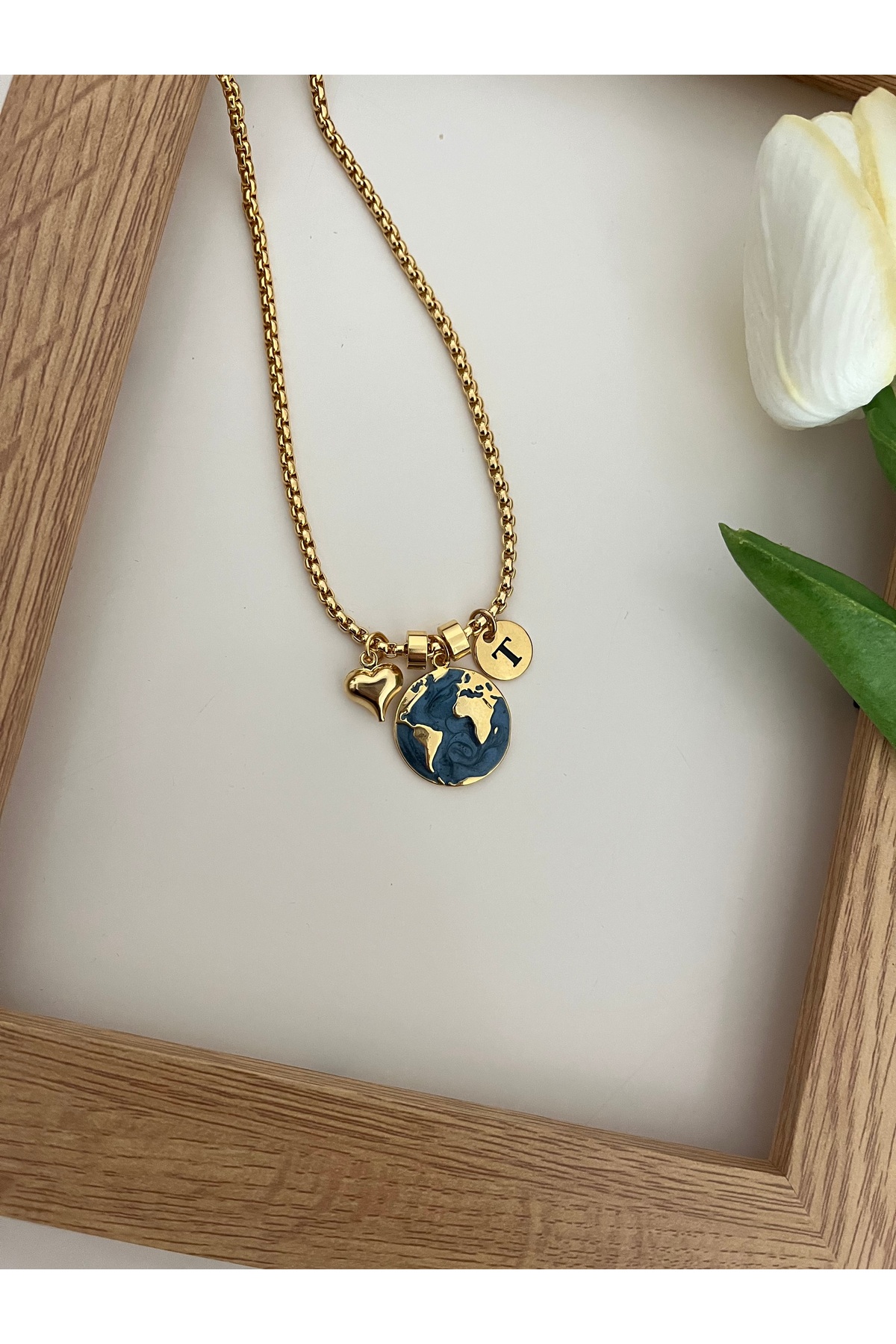 Kadın Gold Koyu Mavi Dünya Charmlı Harfli Kolye Tüm Harfler Mevcuttur