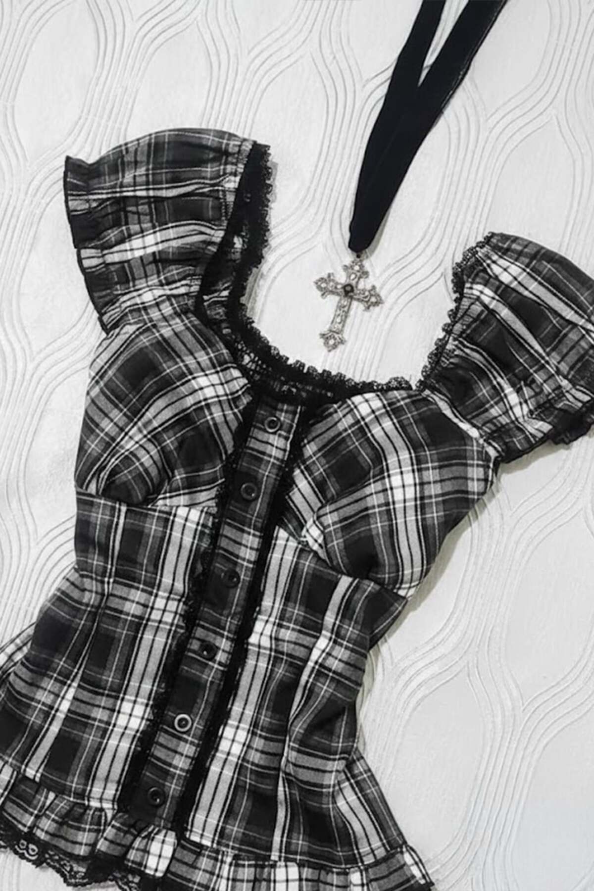 None Wear  Kadın Siyah Beyaz Ekose Desenli Dantel Detaylı Kare Yaka Y2K Grunge Vintage Crop Top