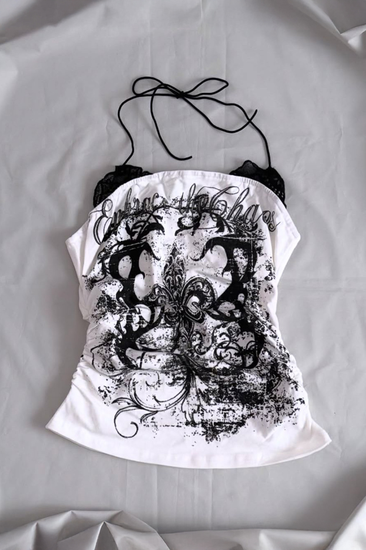Köstebek  Beyaz Dantelli Embrace The Chaos Gotik Y2K Boyundan Bağlamalı Crop - Görsel 4
