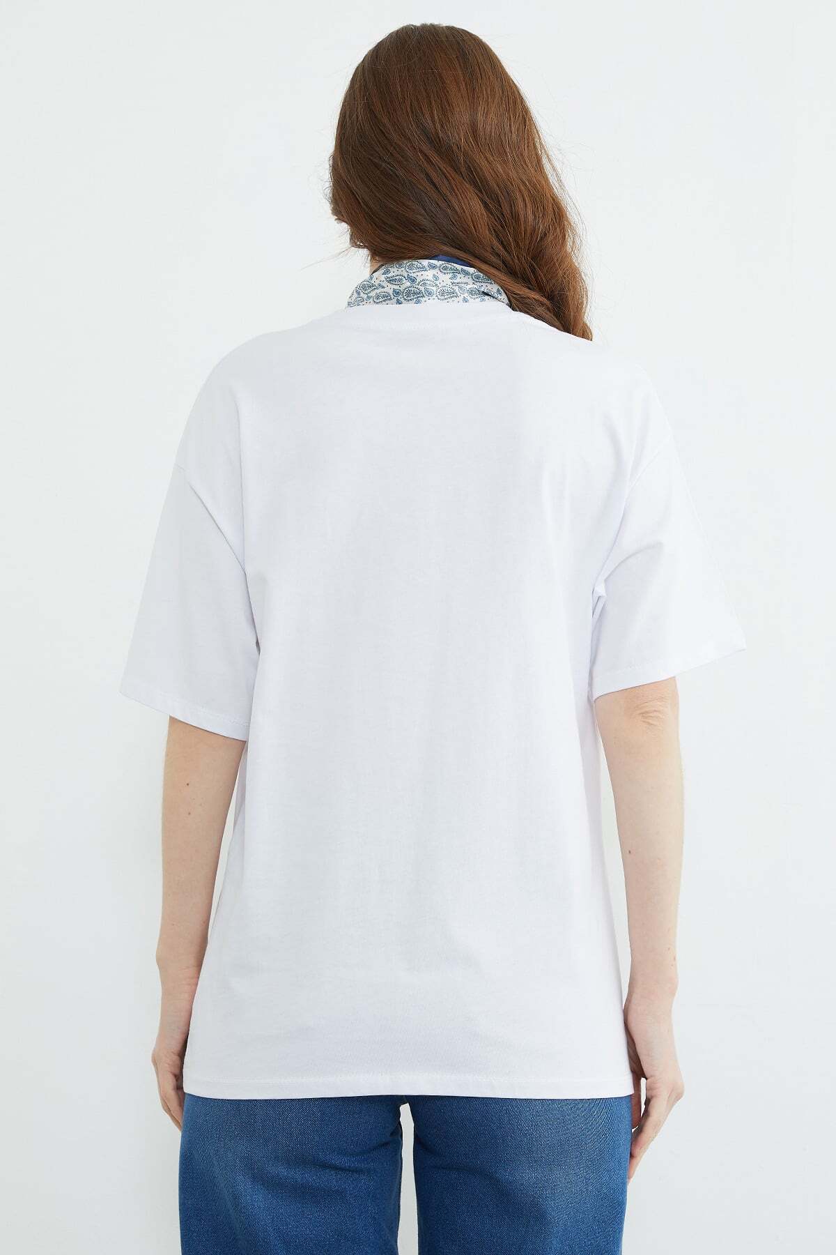 Fullamoda  Fular Detaylı Bisiklet Yaka Tişört - Görsel 8