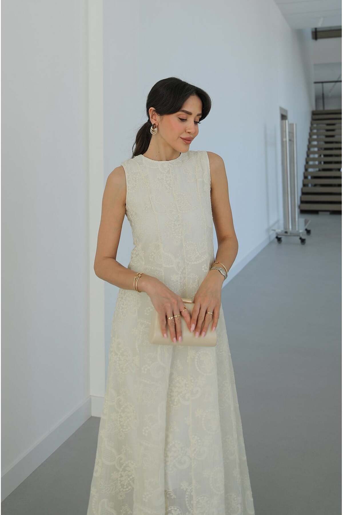 Havoş  Bej Peri Brodeli Sıfır Kollu Elbise - Görsel 6