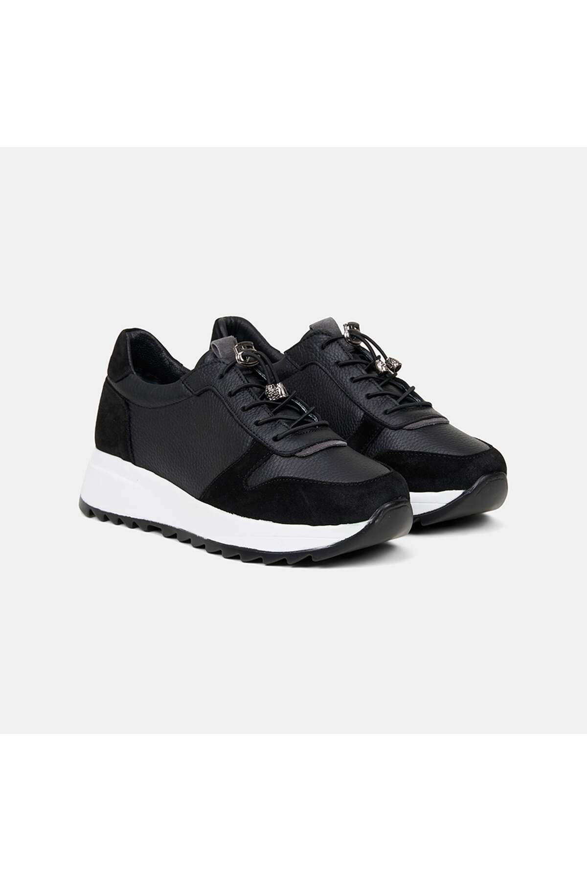 Women's Black Elastic Lace-Up Suede Textured Leather Sports Shoes