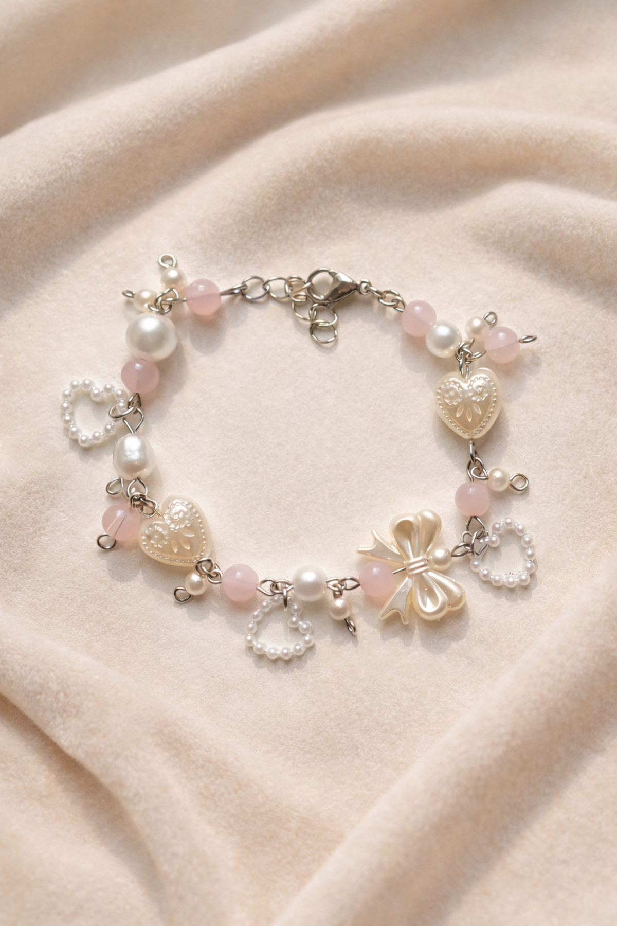 TREND COLLECTİON İncili Pembe Boncuklu Kalp & Fiyonk Charm Bileklik görsel 2