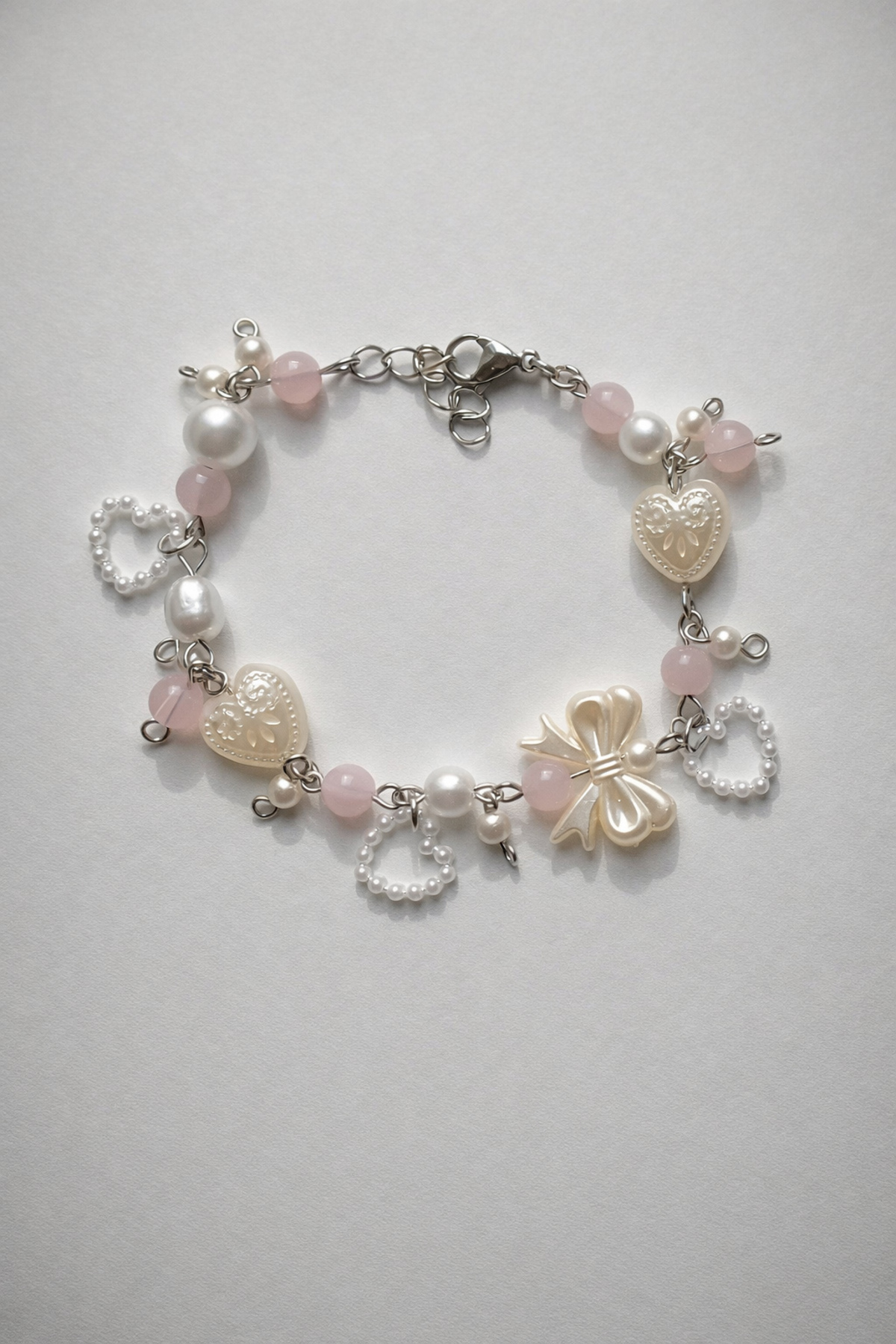 TREND COLLECTİON İncili Pembe Boncuklu Kalp & Fiyonk Charm Bileklik görsel 4