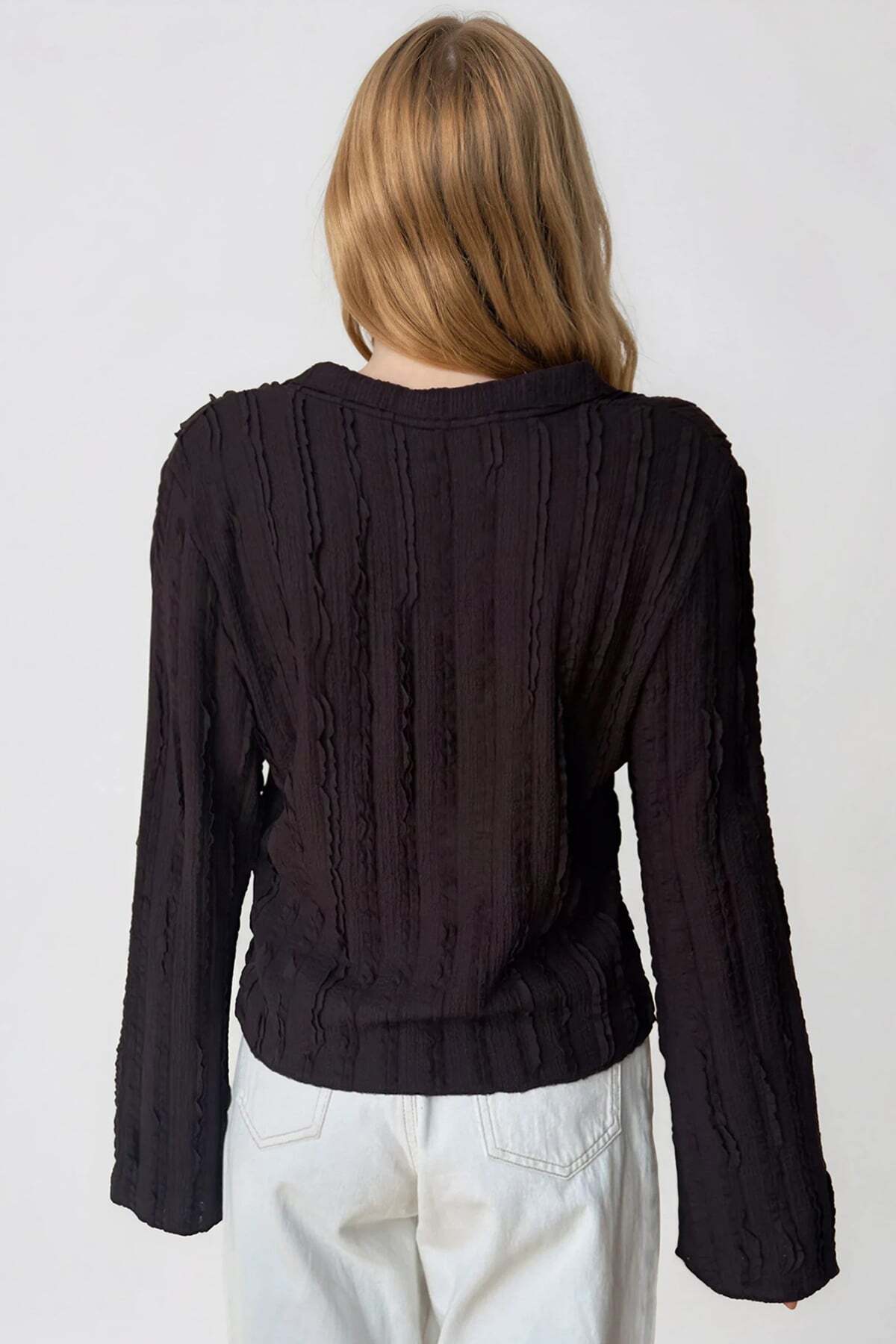 Trend Alaçatı Stili  Acı Kahve V Yaka İspanyol Kol Fırfır Kumaş Gömlek ALC-X15404 - Görsel 4