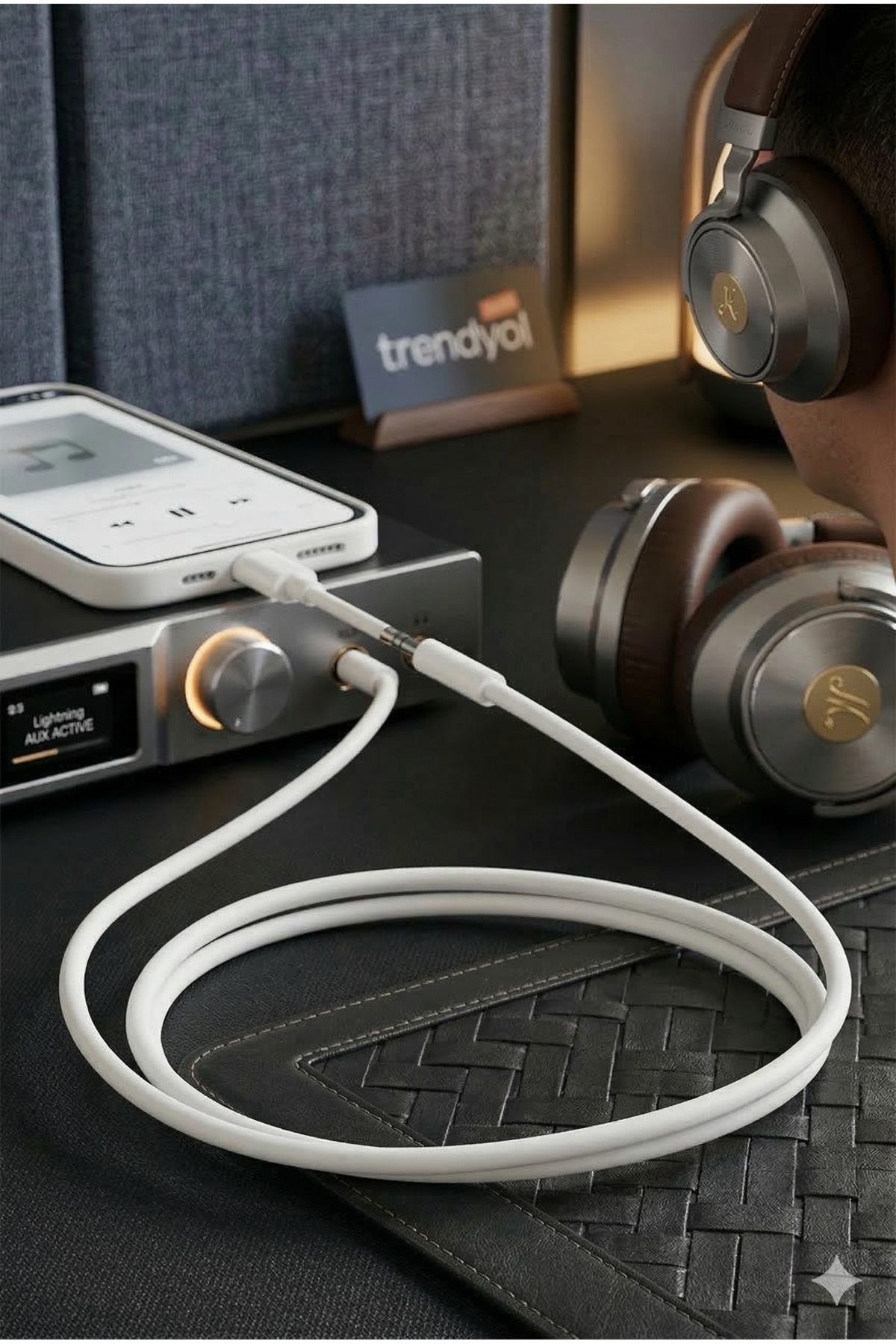iPhone Lightning to 3.5mm Aux Ses Kablosu - Araç İçi Uyumlu ve Aktarım Kablosu - 1 METRE