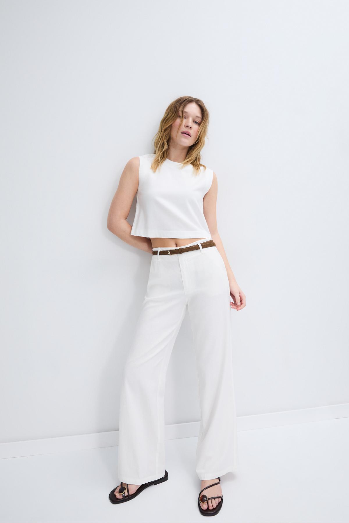 Stradivarius  Kemerli, keten görünümlü düz paça pantolon