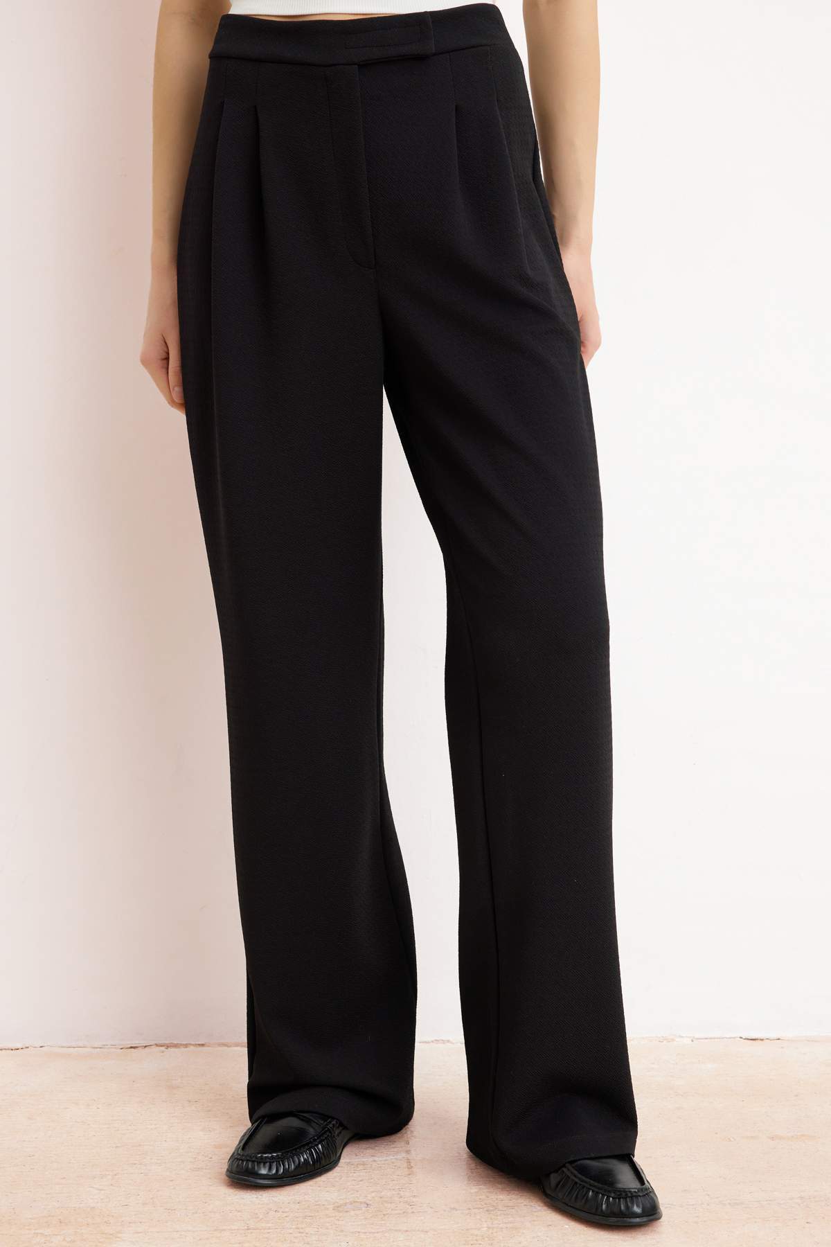 Trendyolmilla  Siyah Cırt Cırt Kapamalı Yüksek Bel Pileli Wide Leg/Geniş Kesim Örme Pantolon TWOAW24PL00177 - Görsel 3