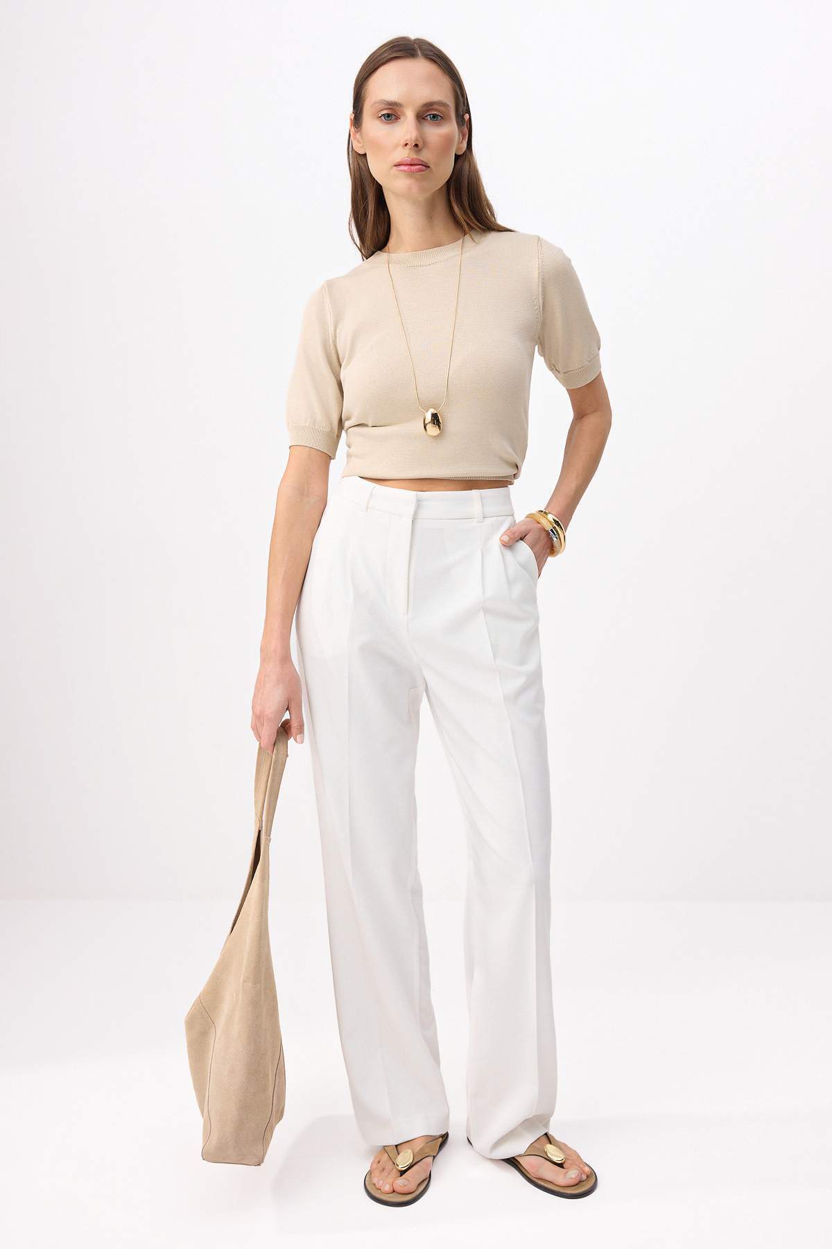 Trendyolmilla  Beyaz Limited Edition Straight/Düz Kesim Pilili Dokuma Kumaş Pantolon TWOAW23PL00401