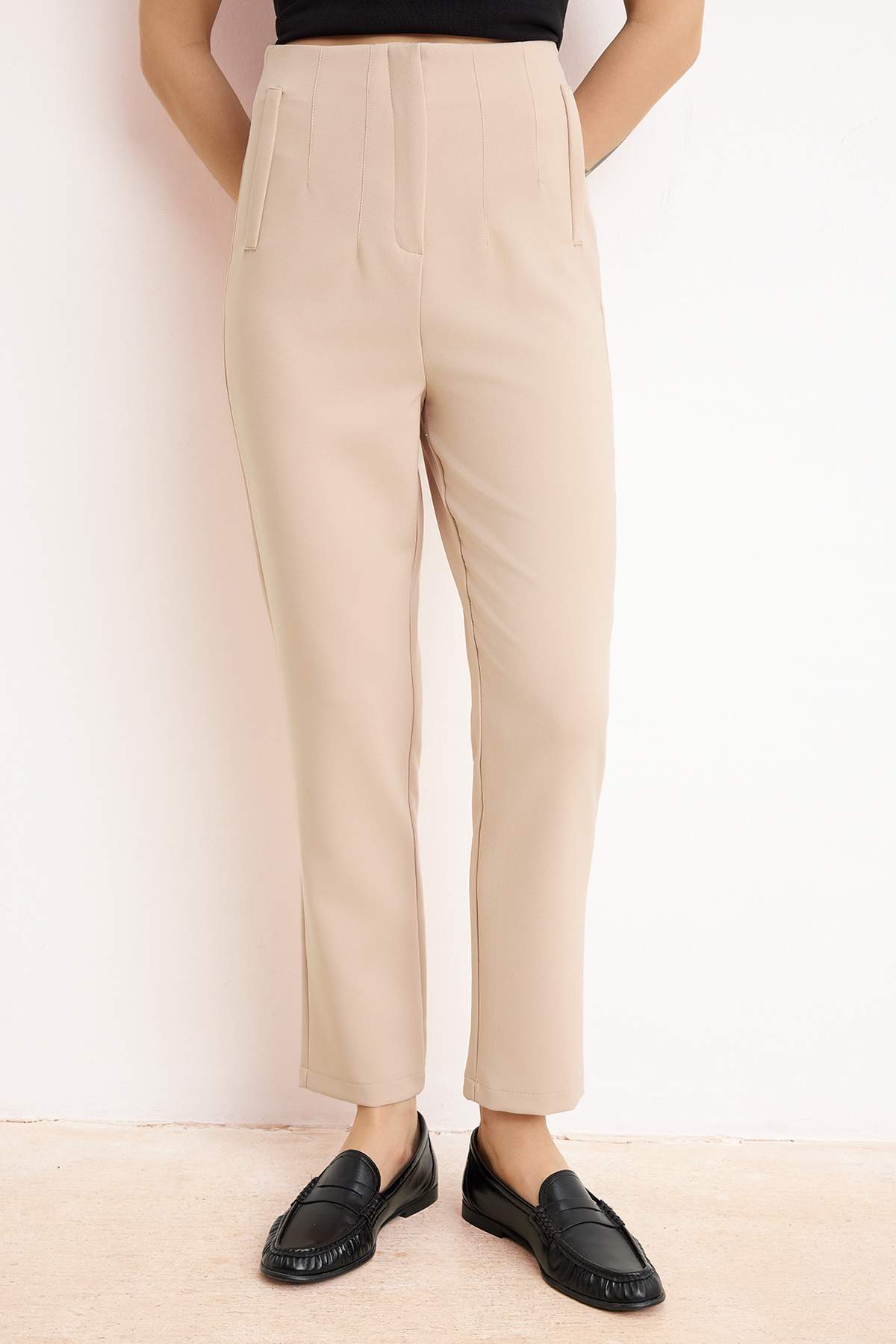 Trendyolmilla  Bej Cigarette Kalıp Pensli Yüksek Bel Bilek Boy Dokuma Kumaş Pantolon TWOSS20PL0515 - Görsel 3