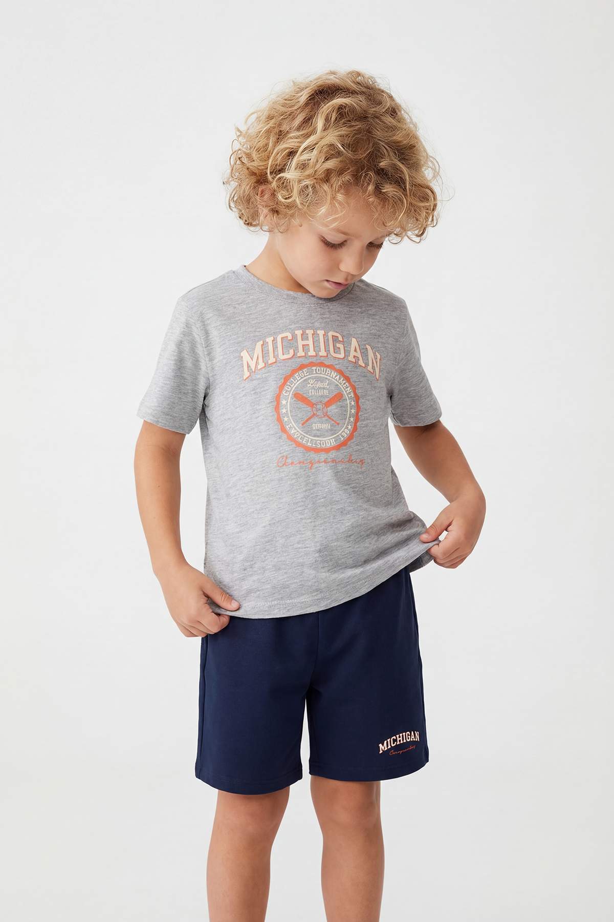 trendyolkids-boys-slogan-short-casual-regular