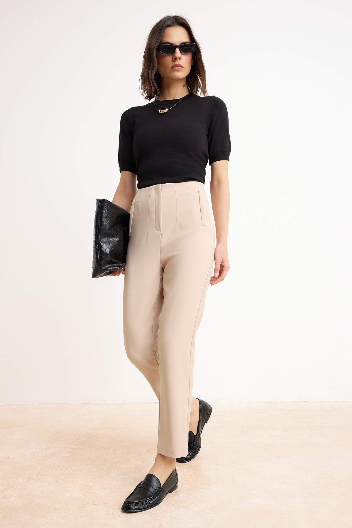 Kolekce Trendyol Béžové cigaretové kalhoty s vysokým pasem – límec a délka ke...