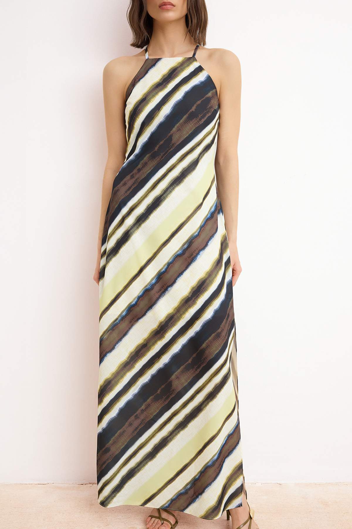 Trendyolmilla  Çok Renkli Batik Desenli Düz Kesim Kolsuz Maxi Astarlı Saten Dokuma Elbise TWOSS23EL02238 - Görsel 3