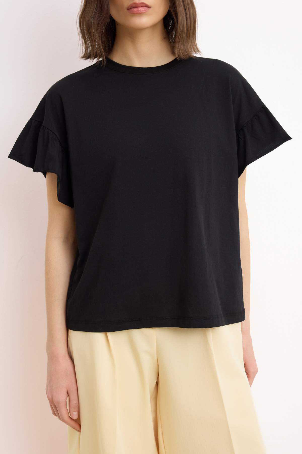 Trendyolmilla  Siyah %100 Pamuk Fırfır Detaylı Basic Bisiklet Yaka Örme T-Shirt TWOSS22TS2429 - Görsel 4