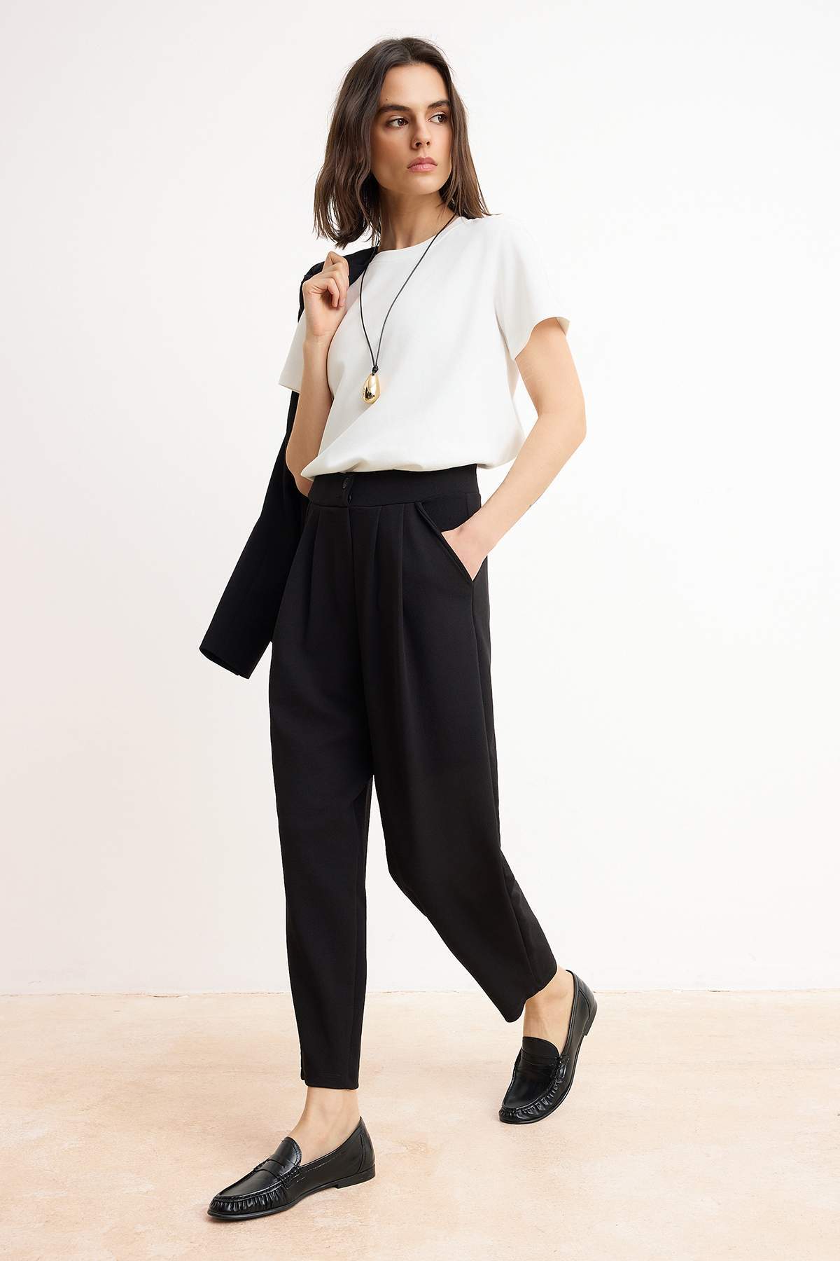 Trendyolmilla  Siyah Havuç Kalıp Örme Pantolon TWOAW26PL00017 - Görsel 2